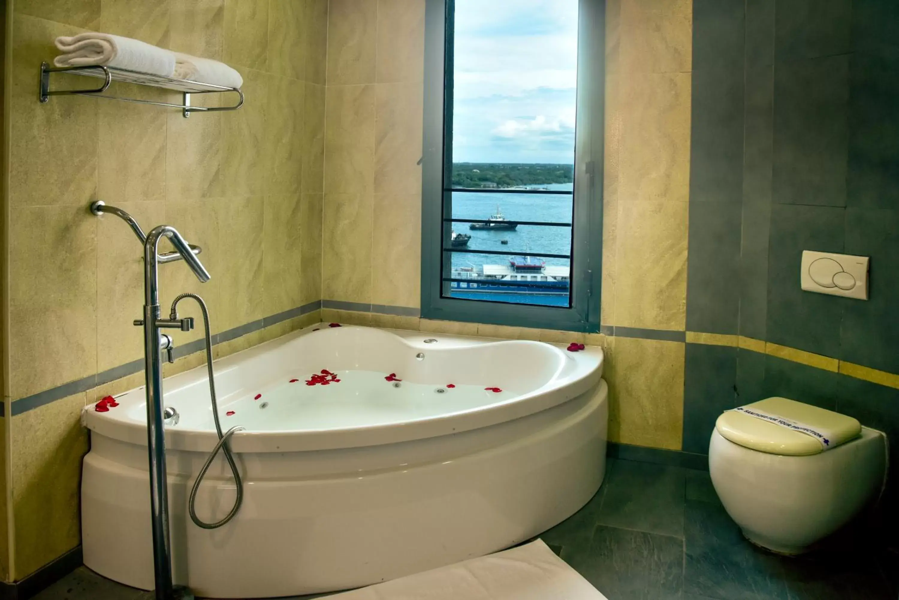 Bath, Bathroom in Harbour View Suites