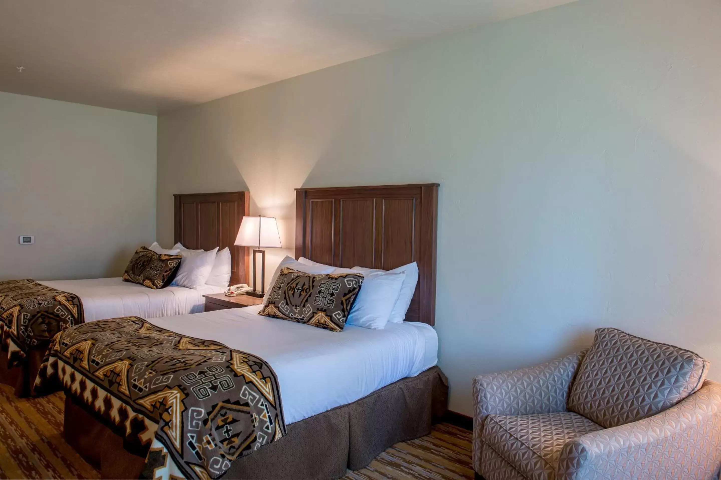 Seating area, Bed in Cedar Creek Lodge & Conference Center