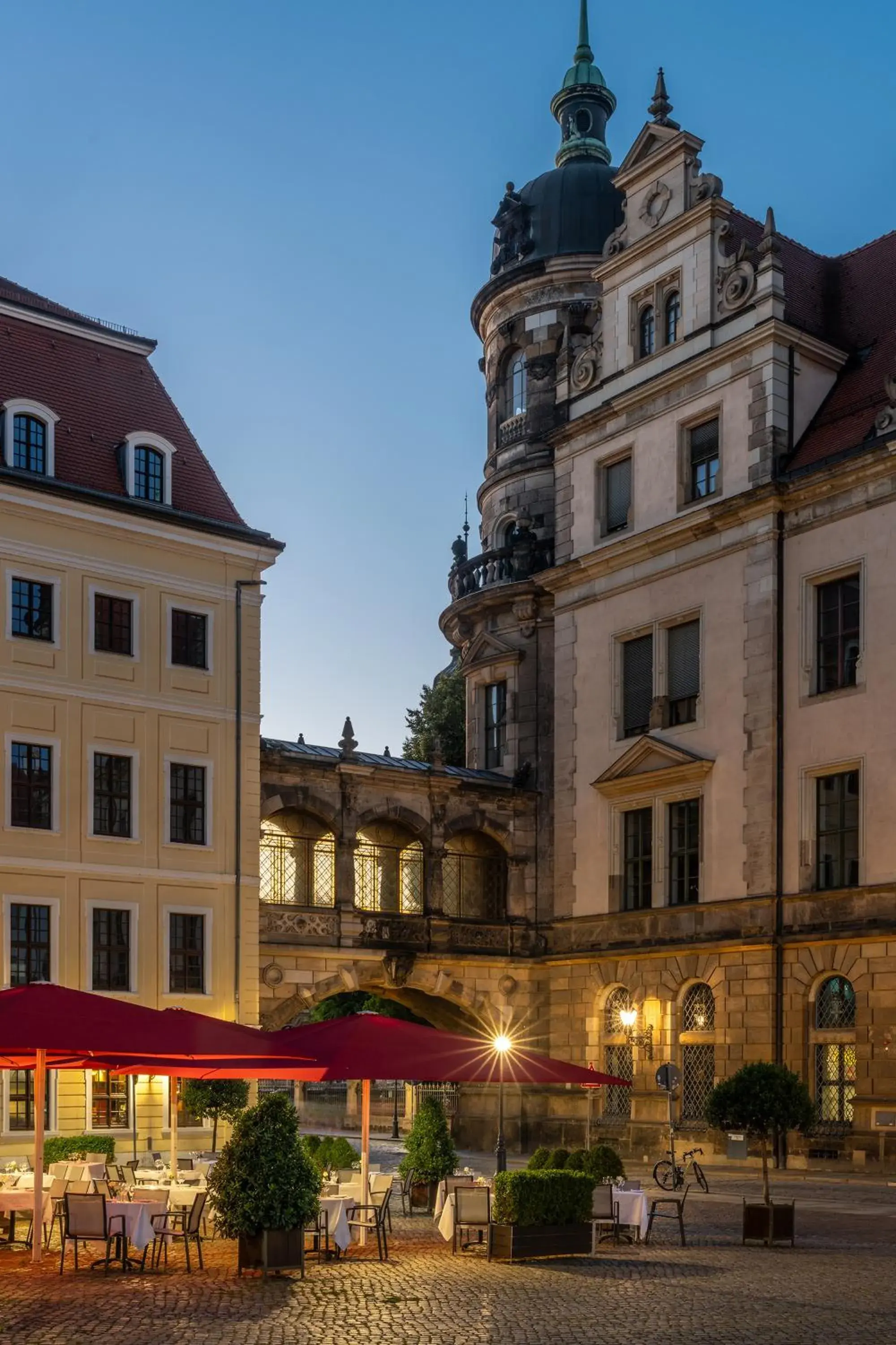 Restaurant/places to eat, Property Building in Kempinski Hotel Taschenbergpalais Dresden