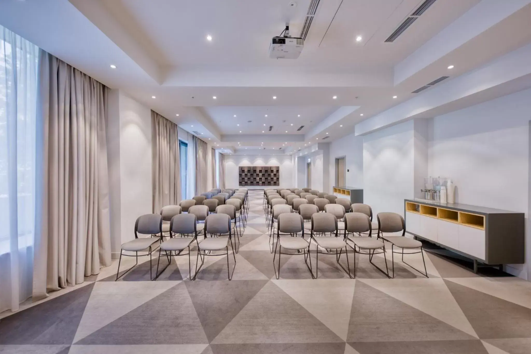Meeting/conference room in Holiday Inn Express - Yerevan, an IHG Hotel