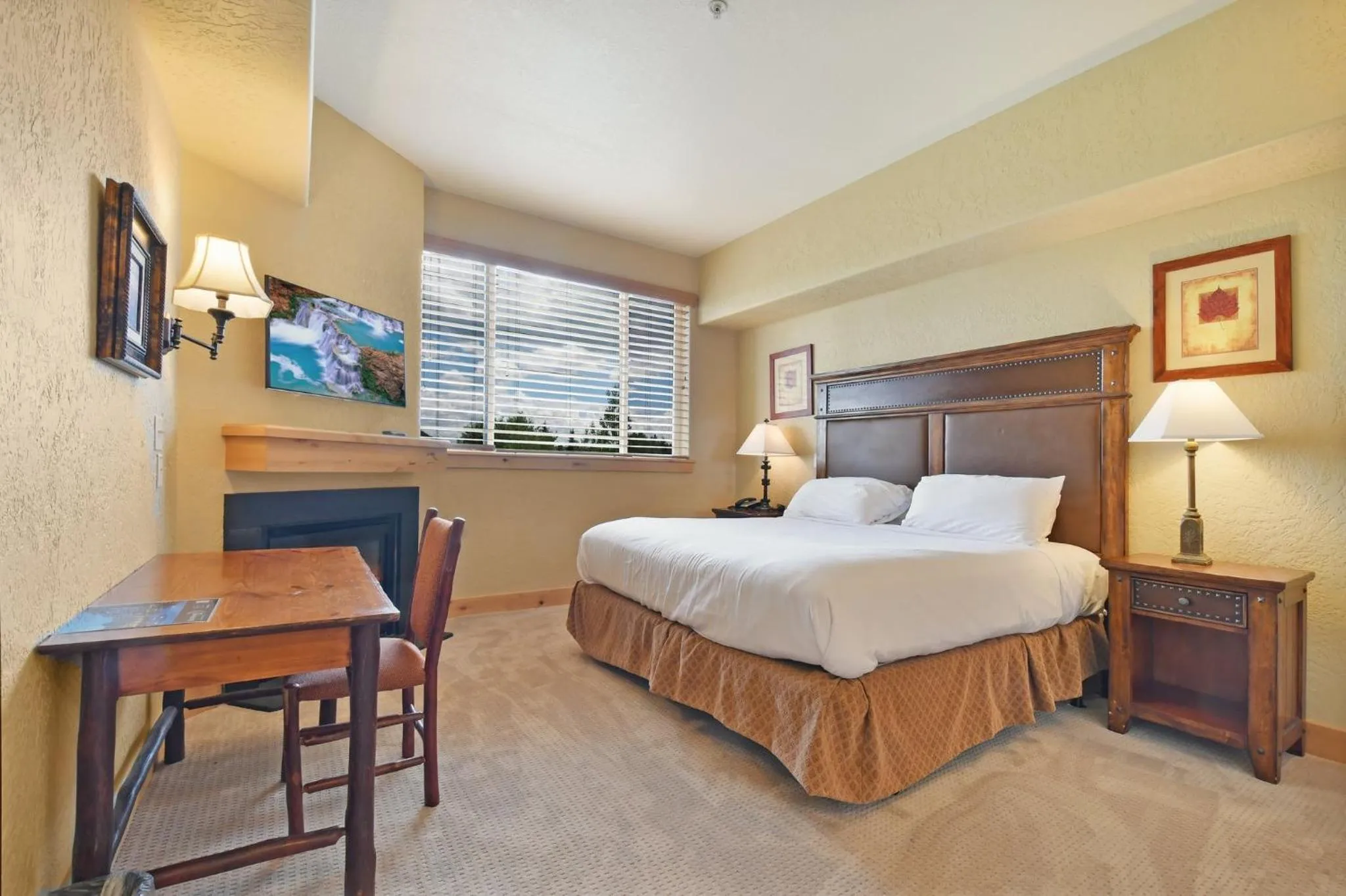 Photo of the whole room, Bed in Silverado Lodge by Park City - Canyons Village