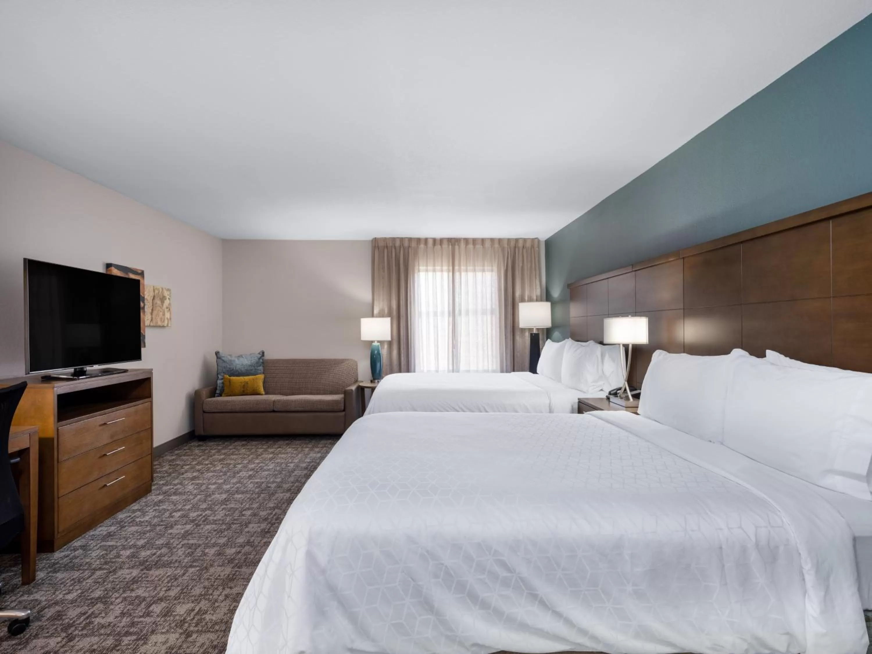 Photo of the whole room, Bed in Staybridge Suites - Sioux City Southeast by IHG