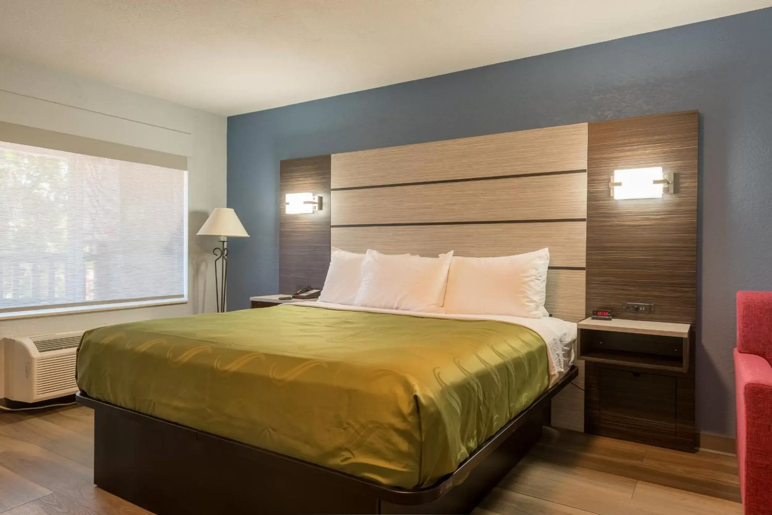 Bed in Quality Inn & Suites Manitou Springs at Pikes Peak