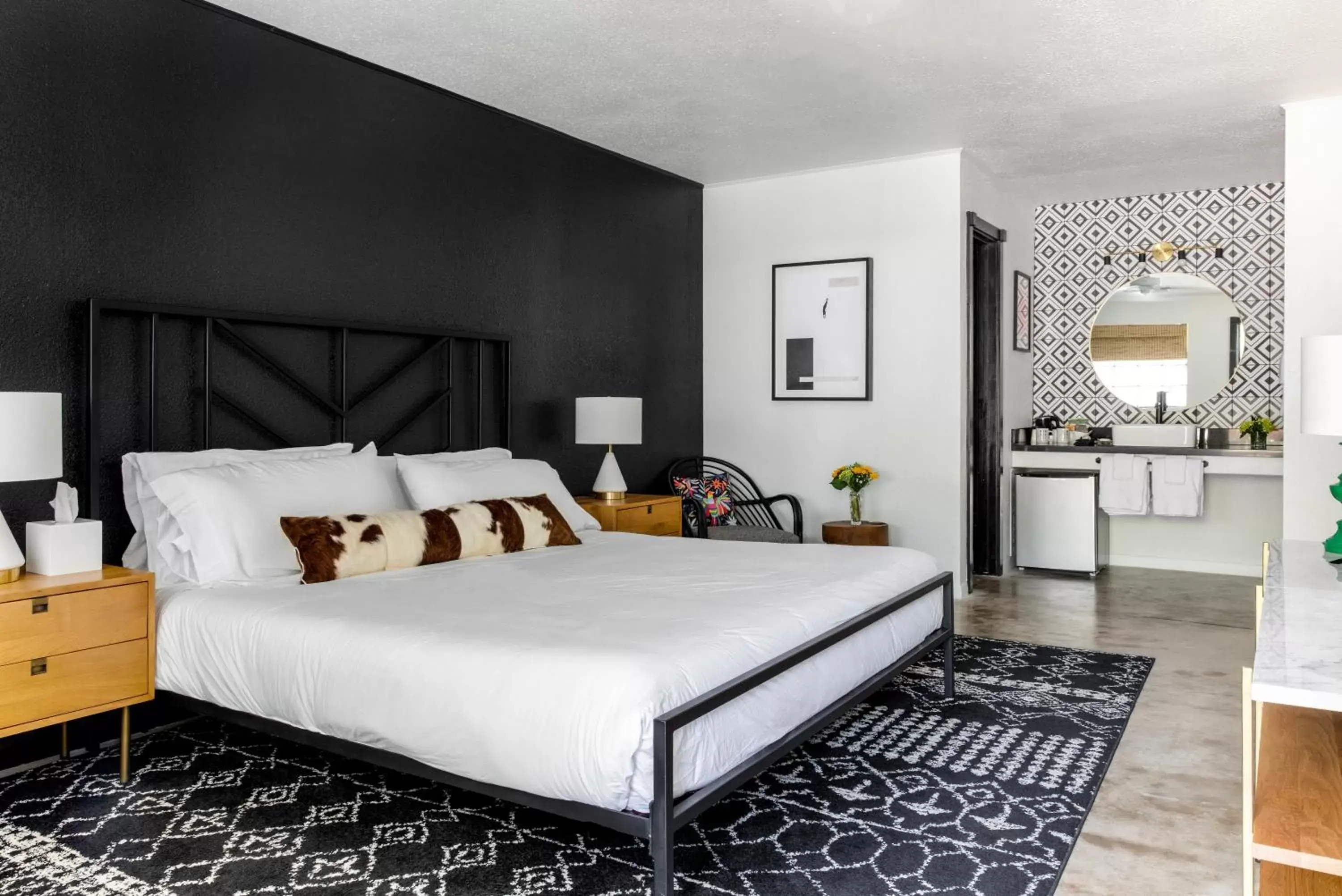 Standard Queen Room in Wimberley Inn & bar Standard Queen Room in Wimberley Inn & bar