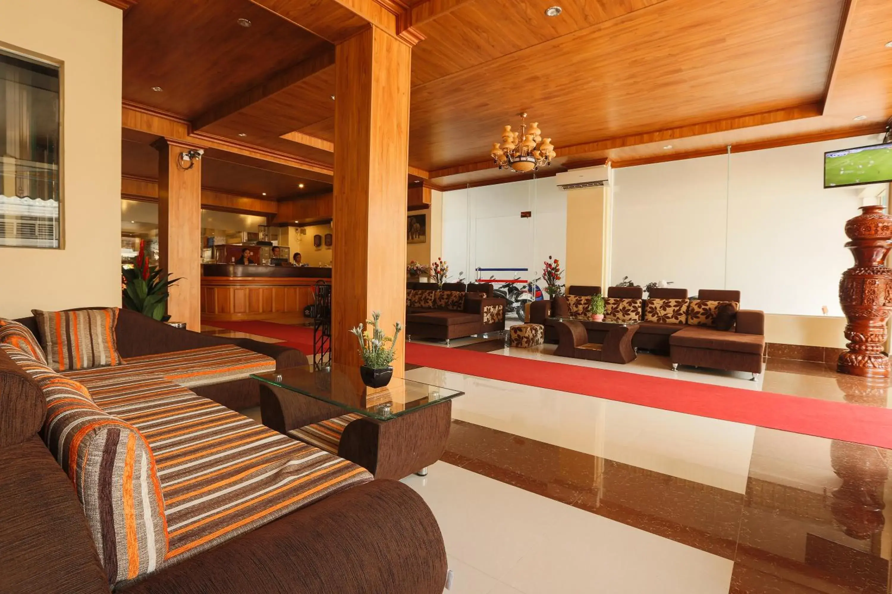 Lobby or reception, Restaurant/Places to Eat in Queen Wood Hotel