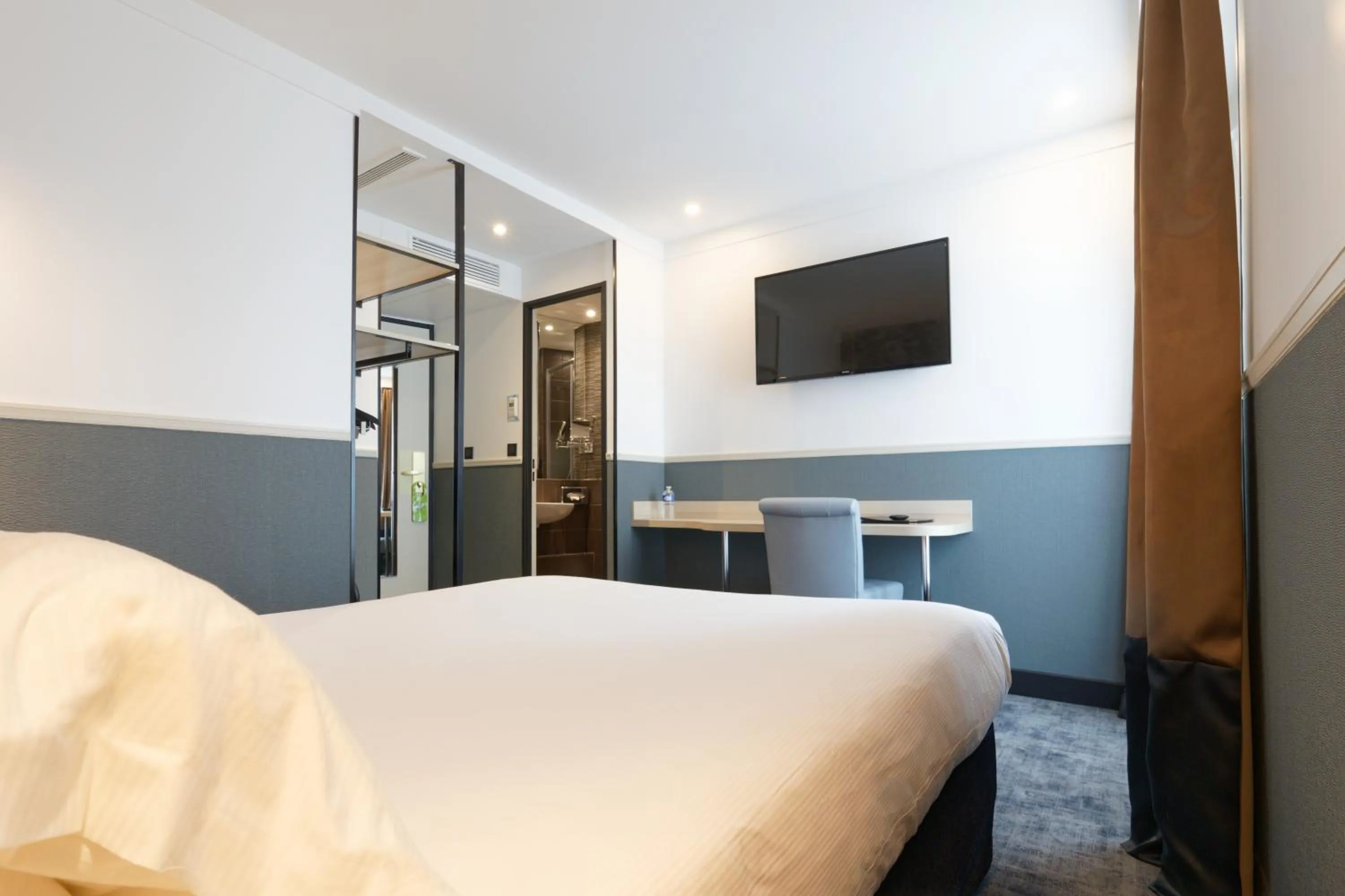 Bedroom, Bed in Appia La Fayette