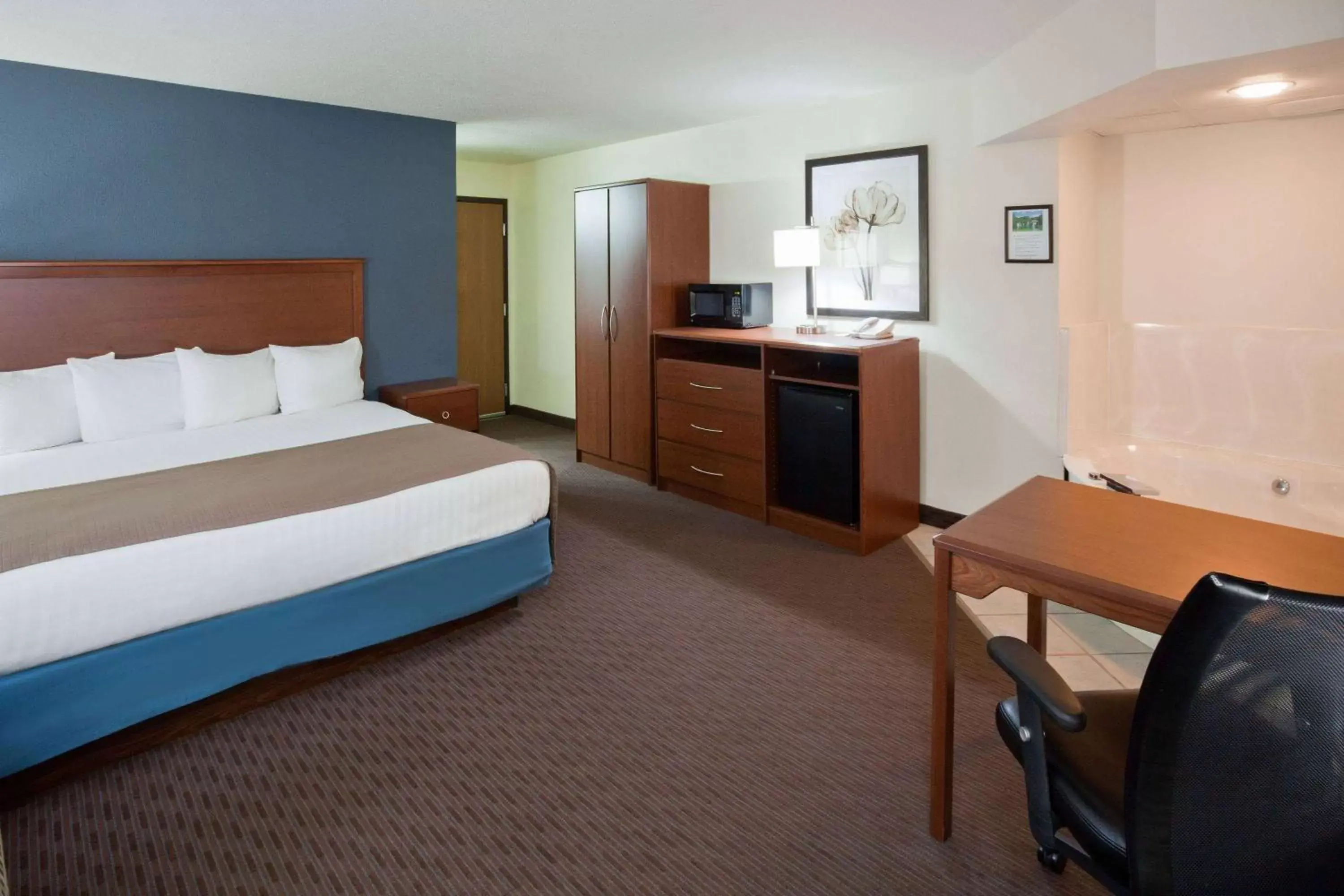 Photo of the whole room, Bed in AmericInn by Wyndham Spencer