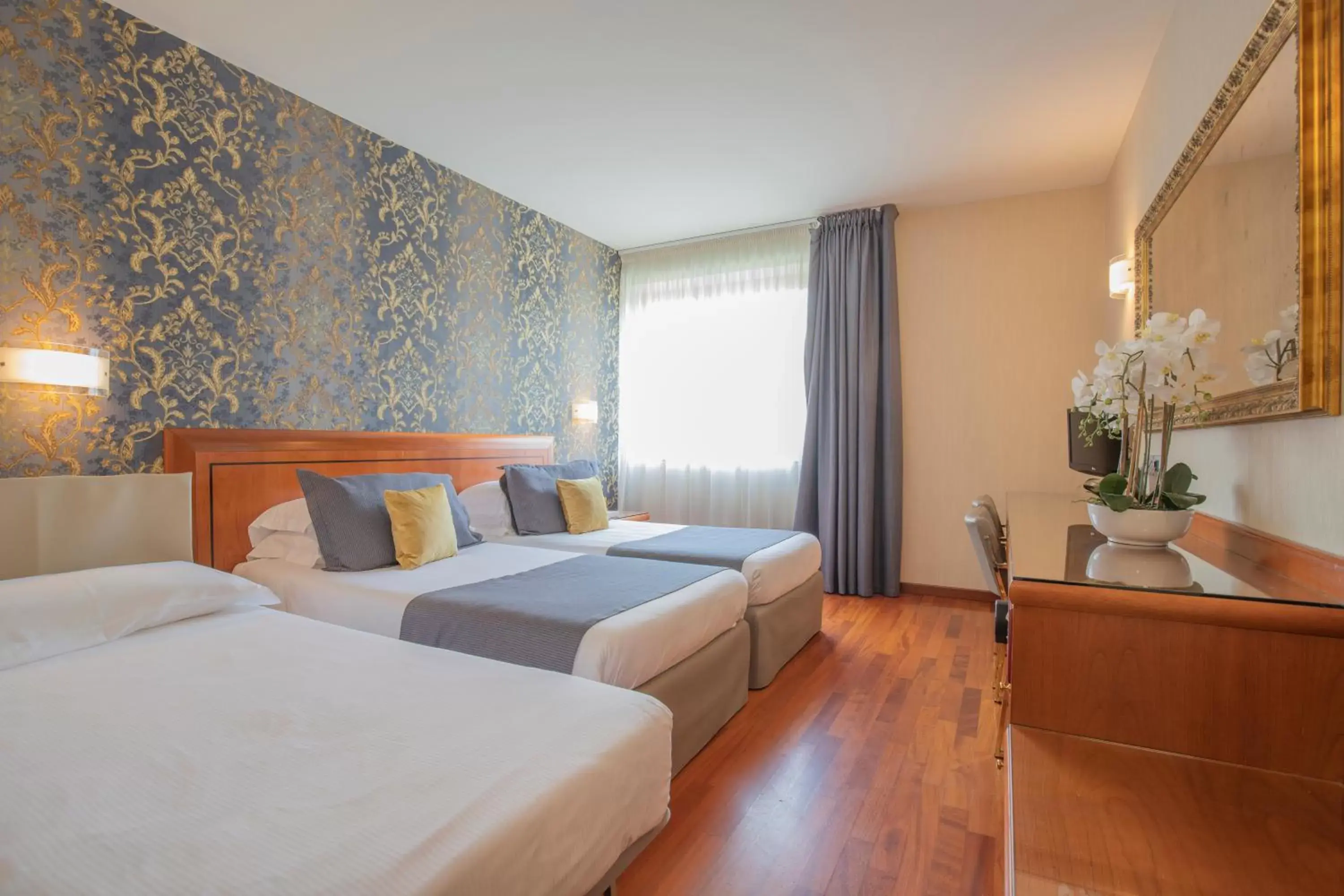 Superior Double Room with Extra Bed in Hotel Palace Verona Superior Double Room with Extra Bed in Hotel Palace Verona