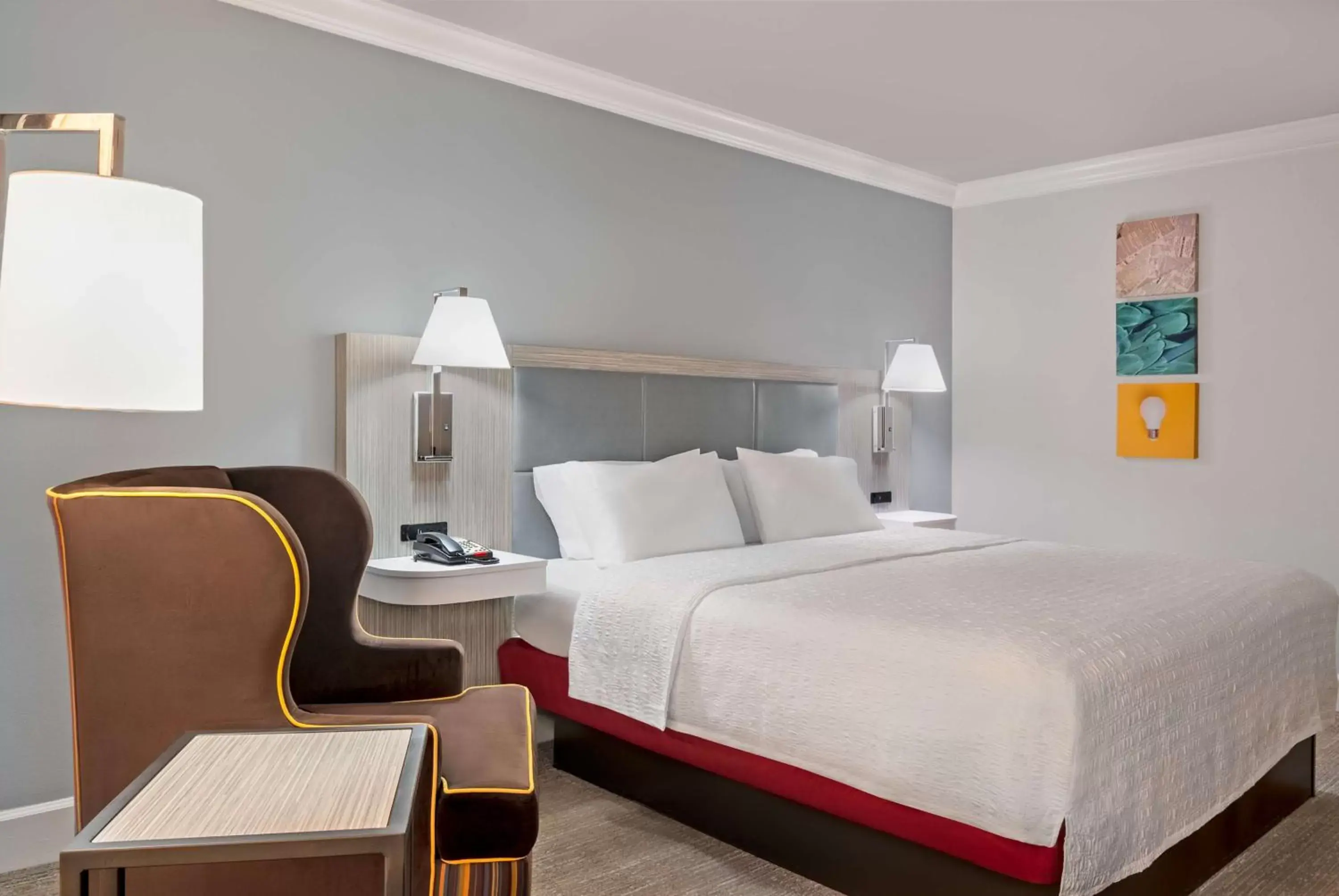 Bed in Hampton Inn & Suites Stamford