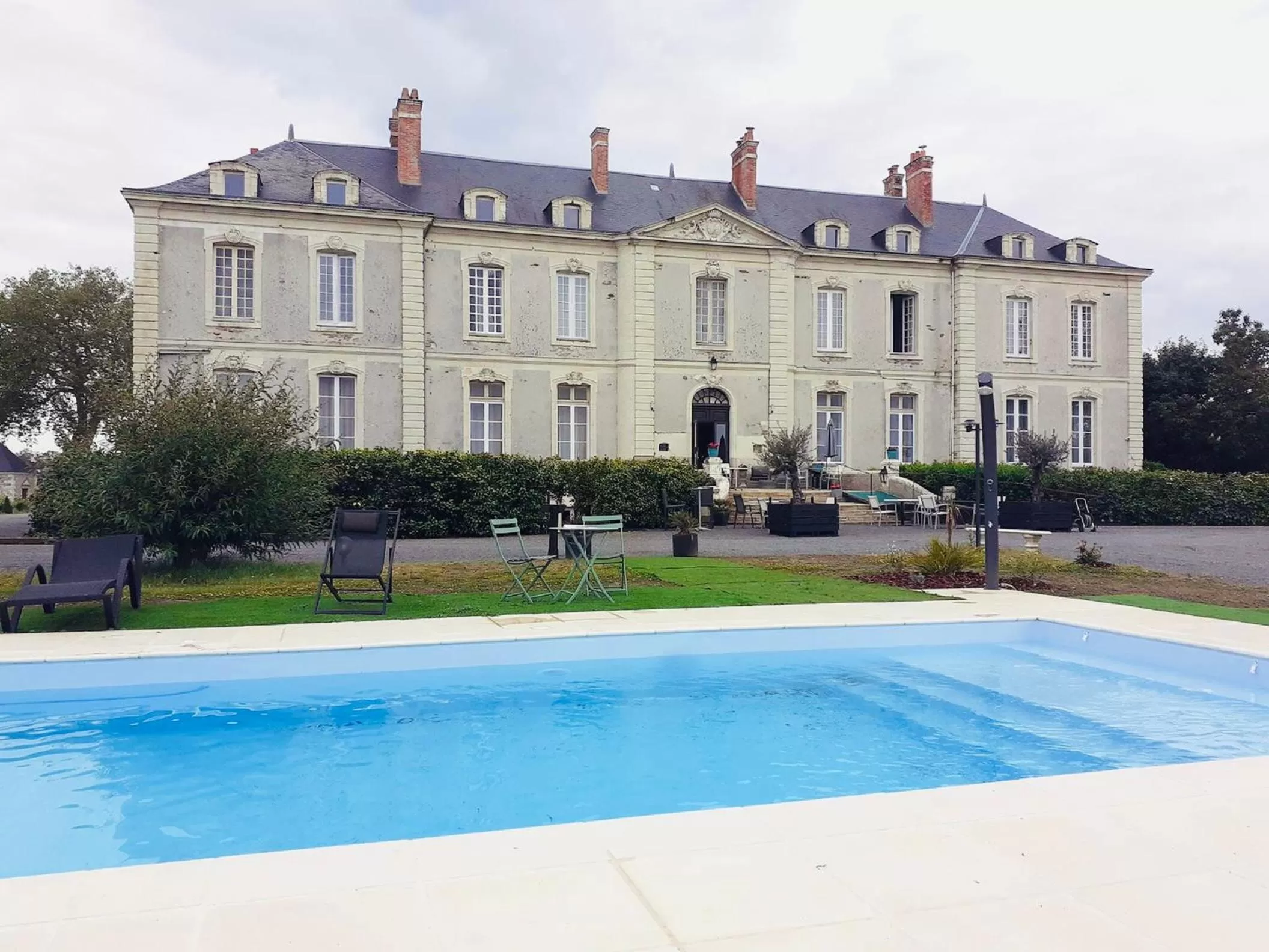 Pool view in Hôtel Particulier CHÂTEAU DES MARAIS Proximité et vue sur le Lac de Grand lieu