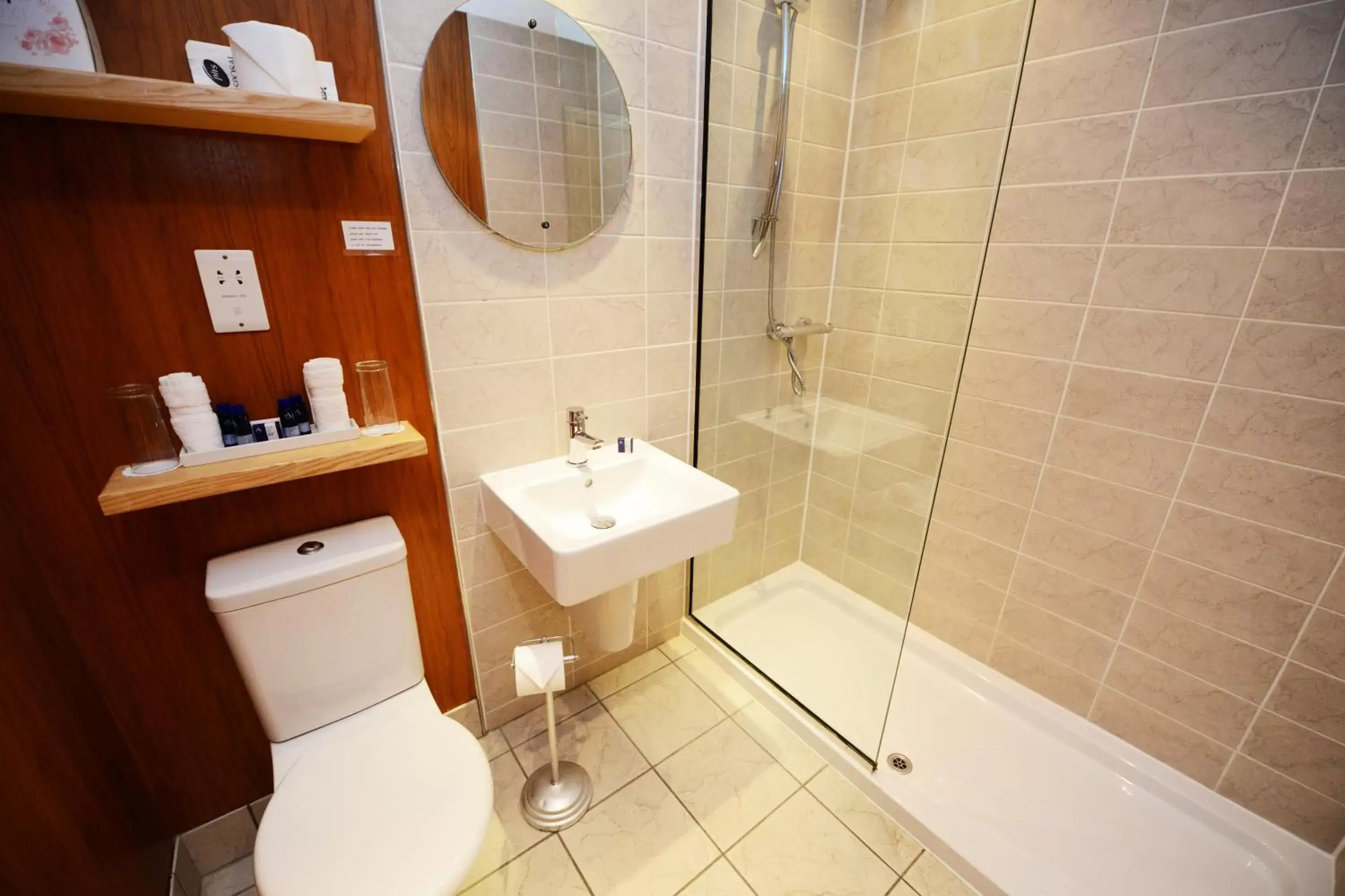 Shower, Bathroom in Glynhill Hotel & Spa near Glasgow Airport