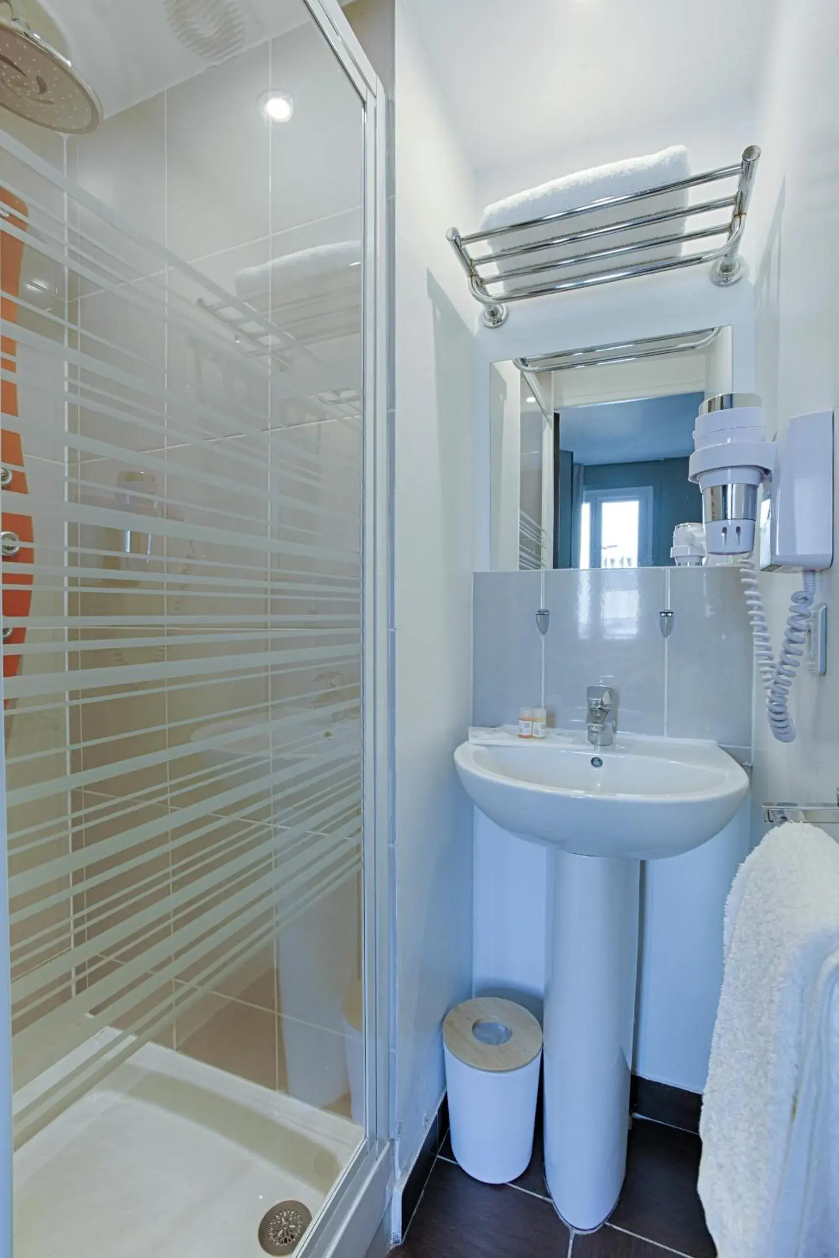 Shower, Bathroom in Hotel Avama Prony