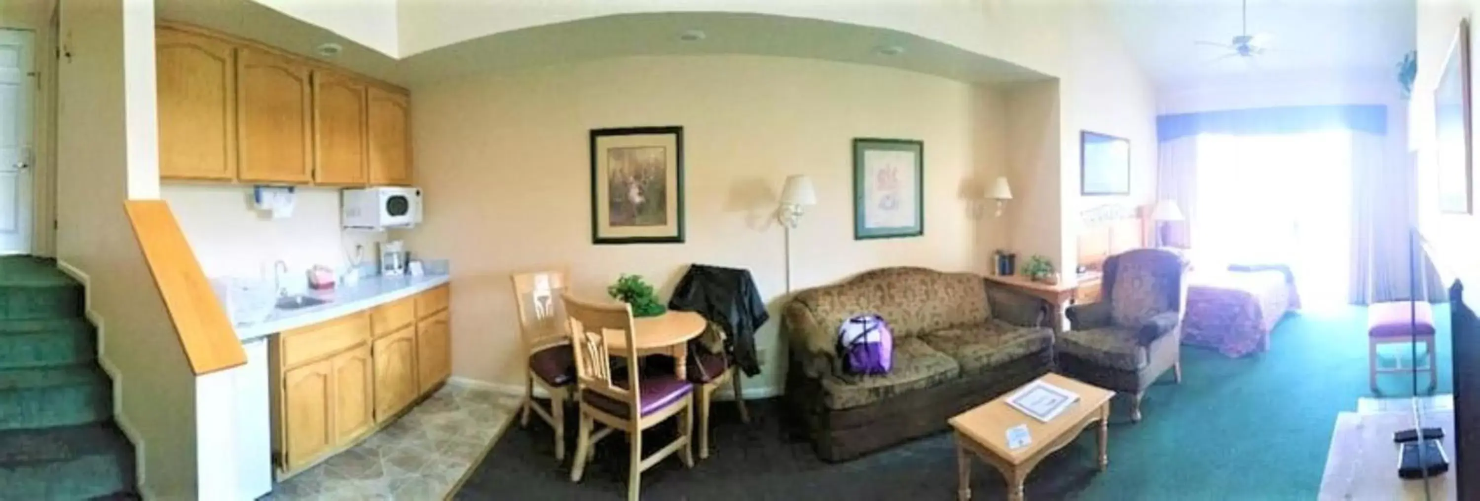 Bed, Dining Area in North Bay At Lake Arrowhead