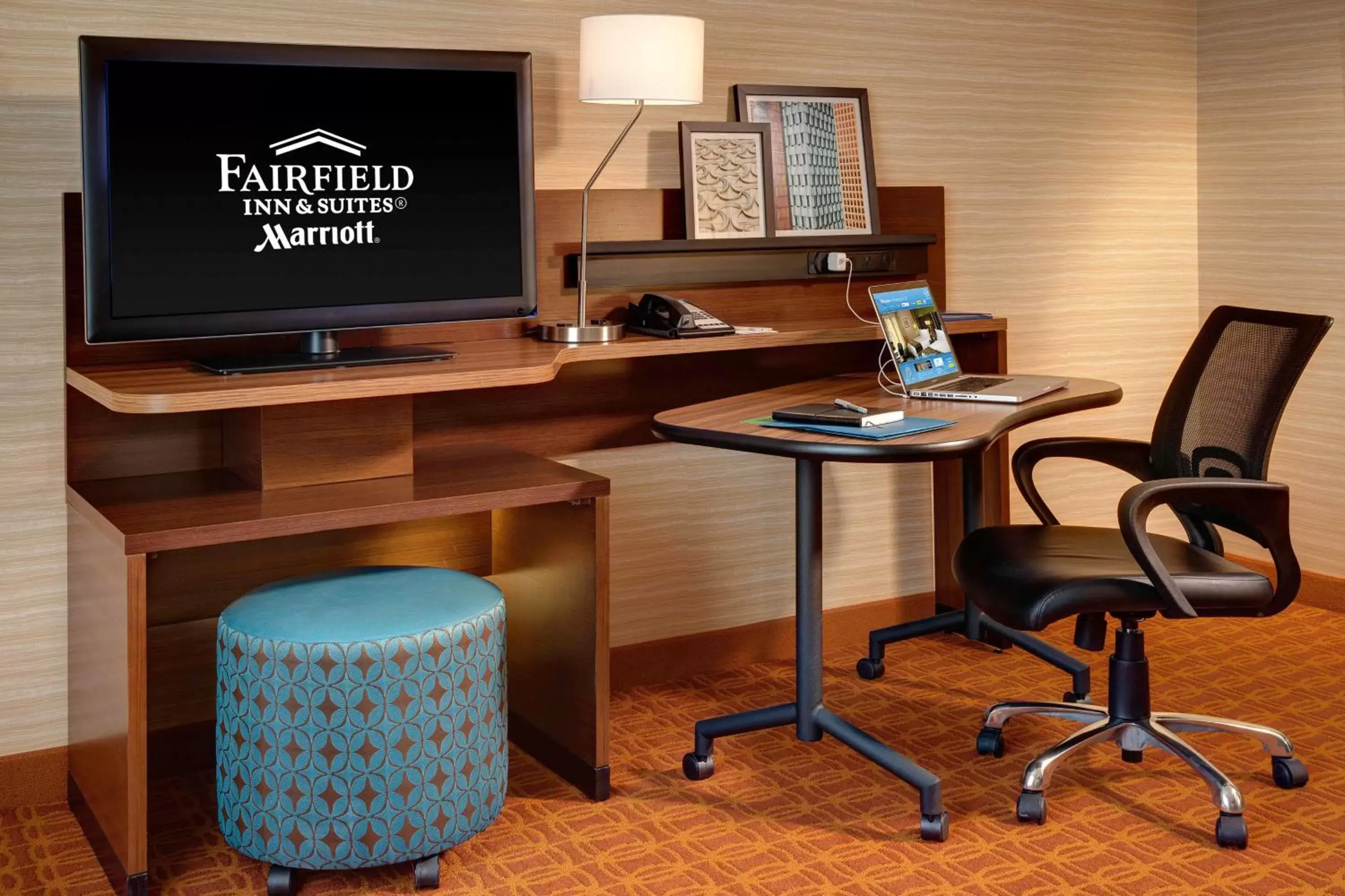 Photo of the whole room, TV/Entertainment Center in Fairfield Inn and Suites Hutchinson