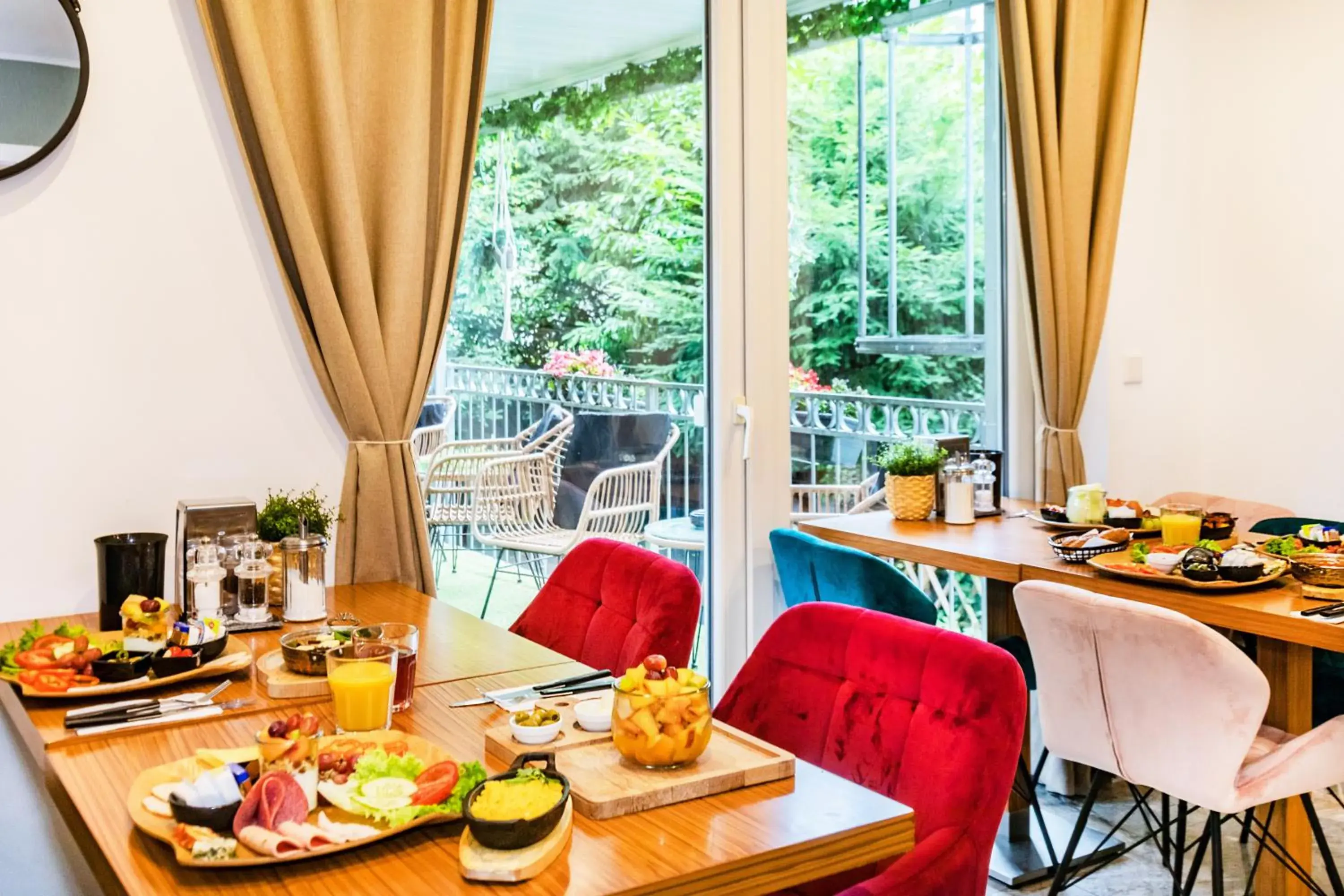 Food and drinks, Restaurant/Places to Eat in Hotel Fürst Garden