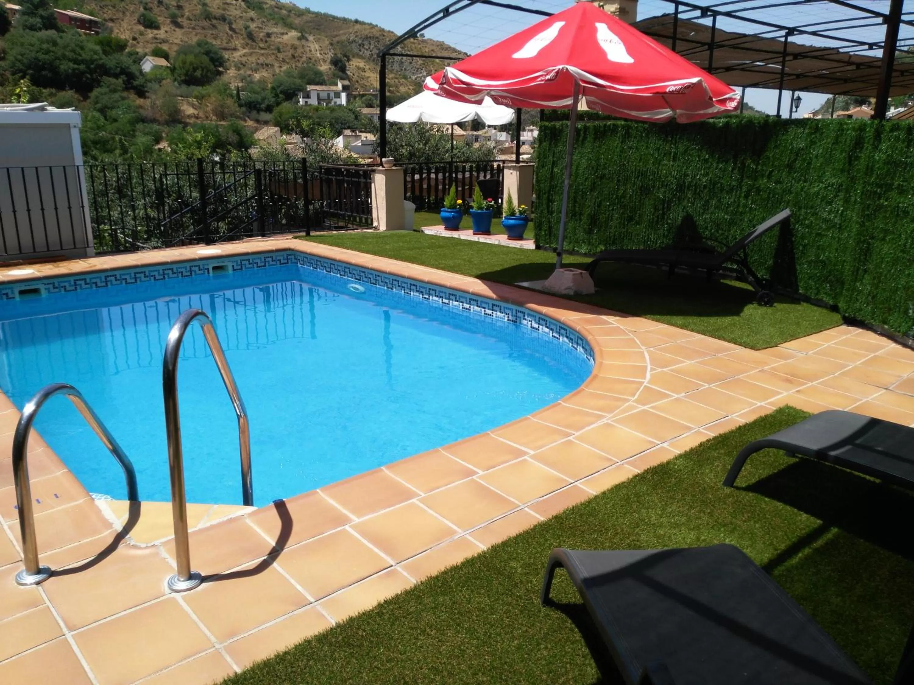 Swimming pool in Hotel Rural Huerta del Laurel
