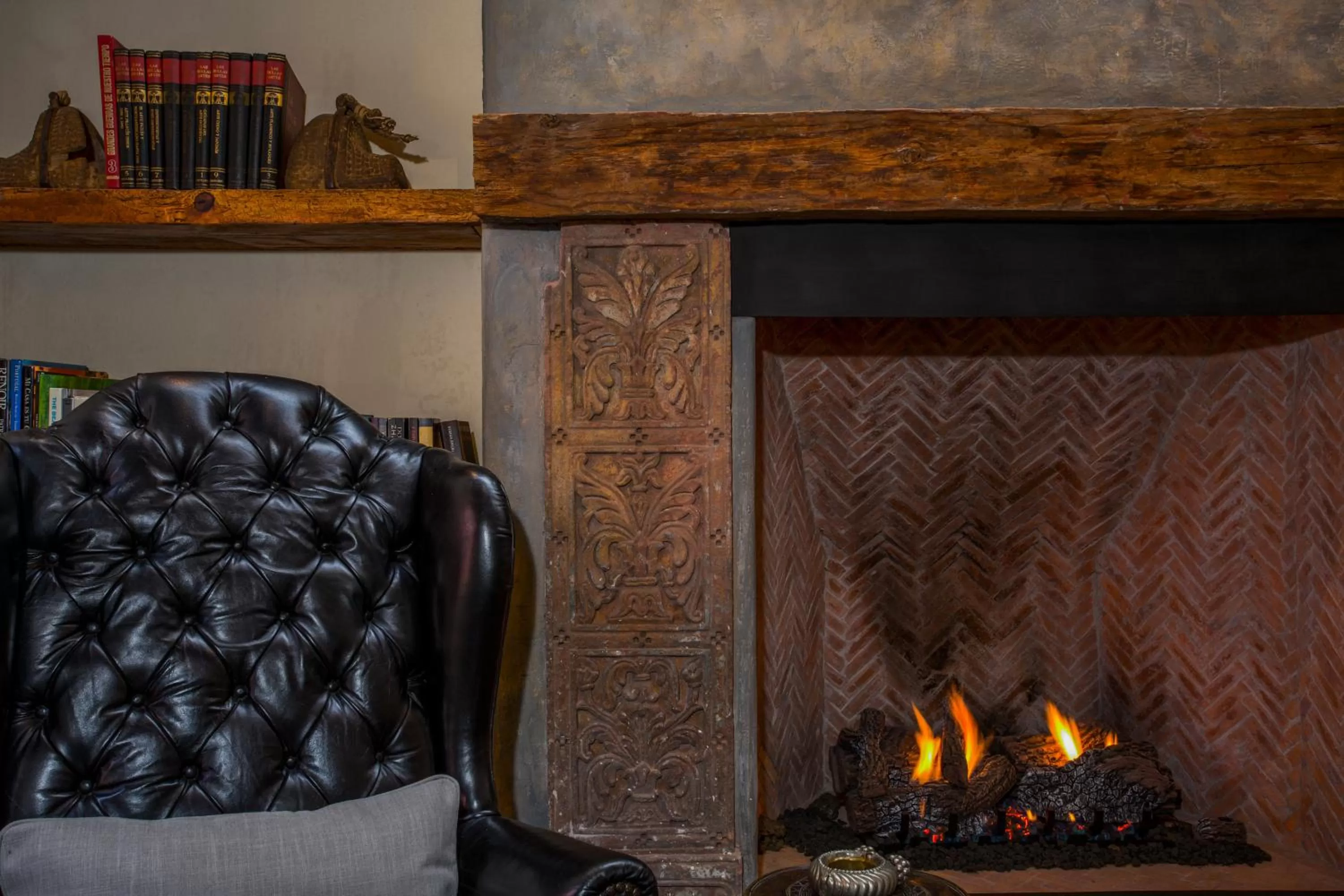 Library in Casa No Name Small Luxury Hotel