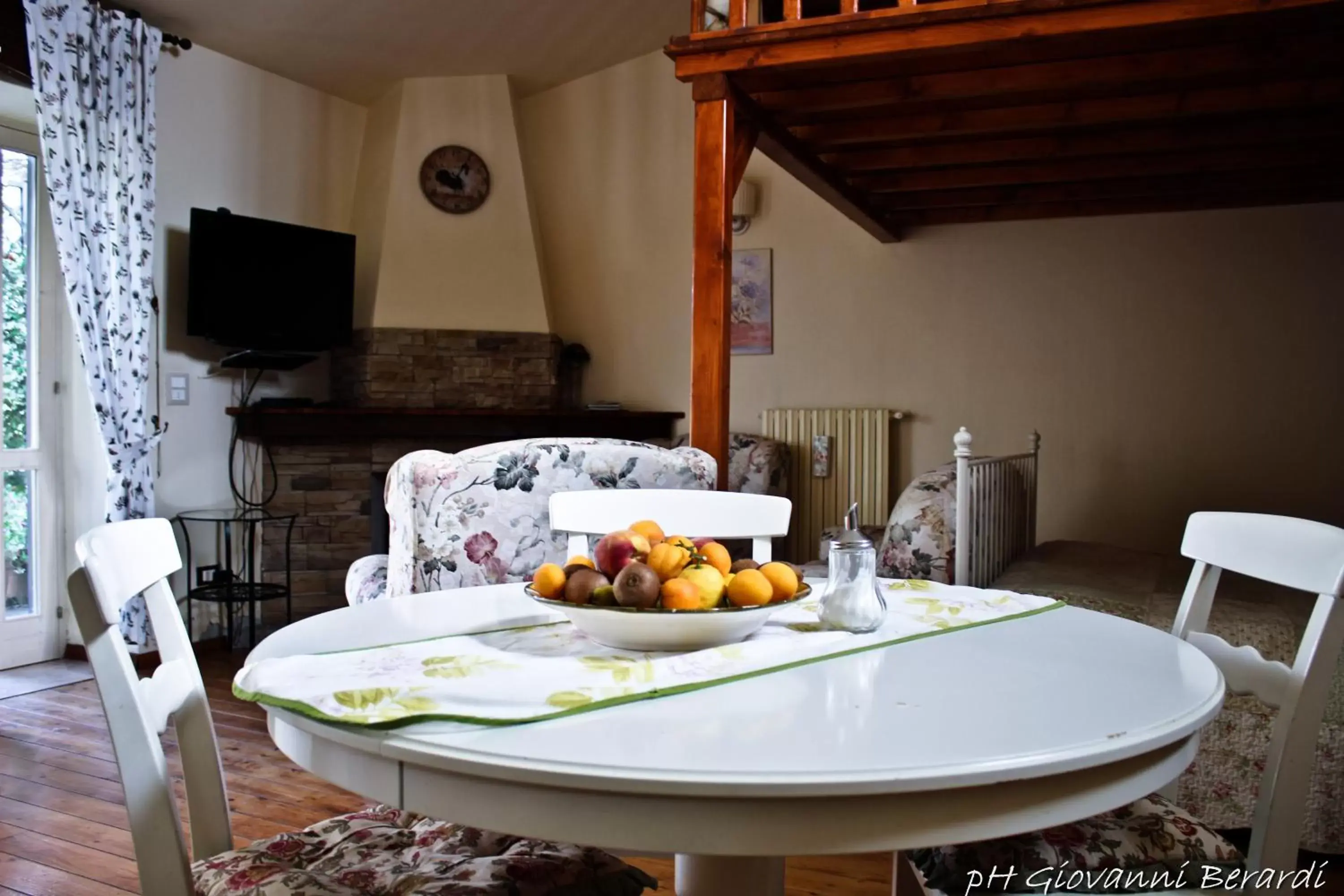 Dining Area in Albarosa