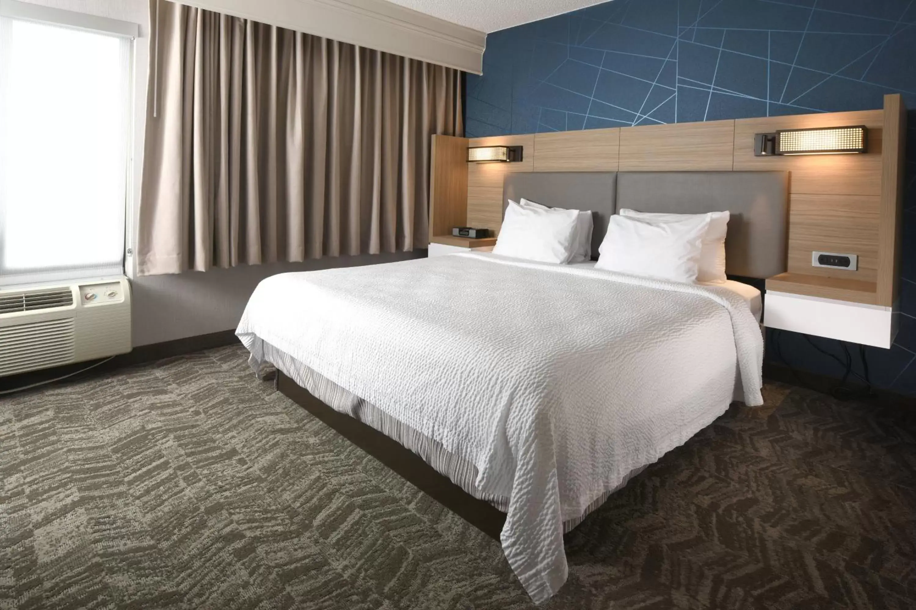 Bedroom, Bed in SpringHill Suites Des Moines West