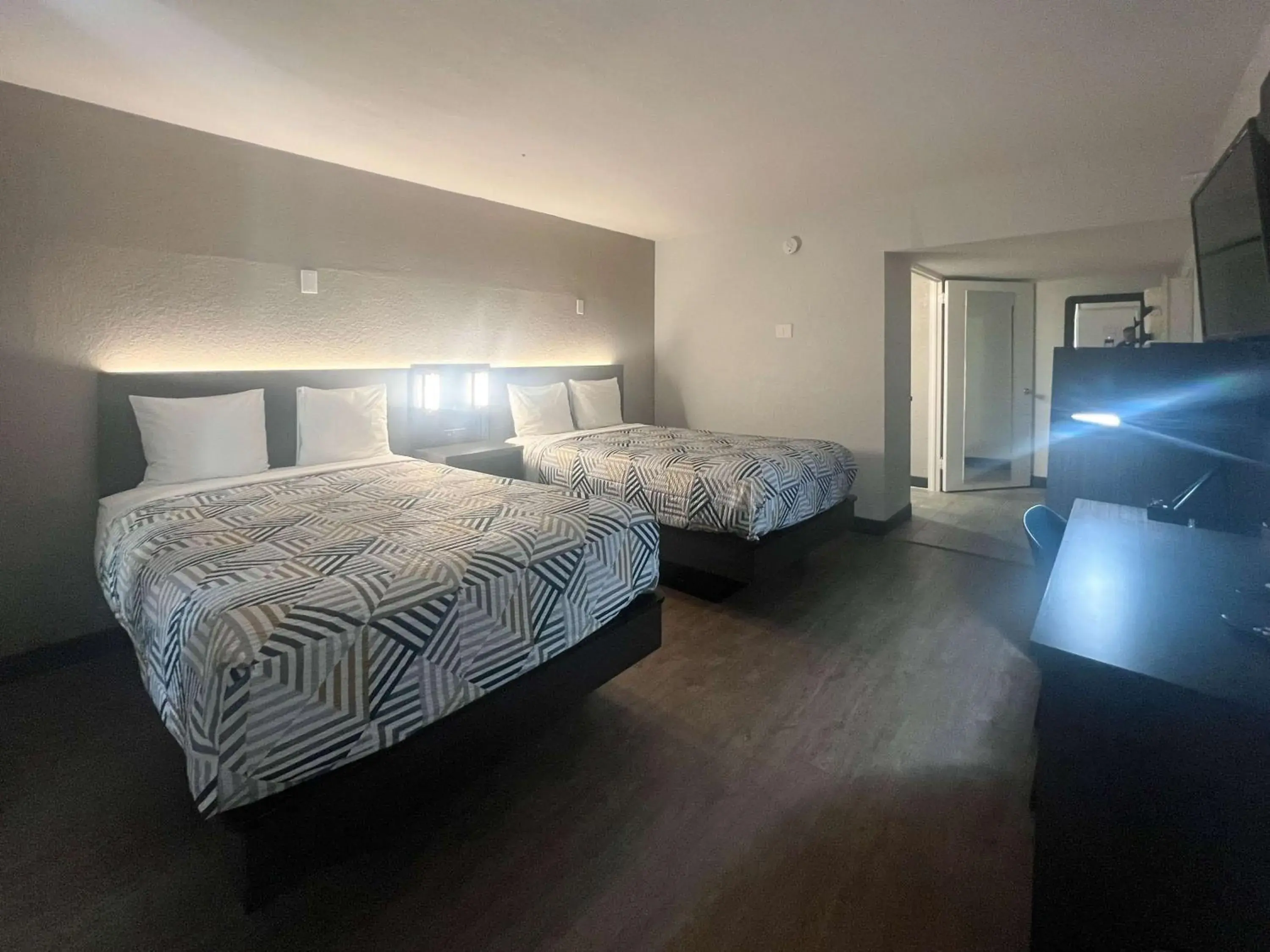 Bedroom, Bed in Motel 6 Glendale AZ