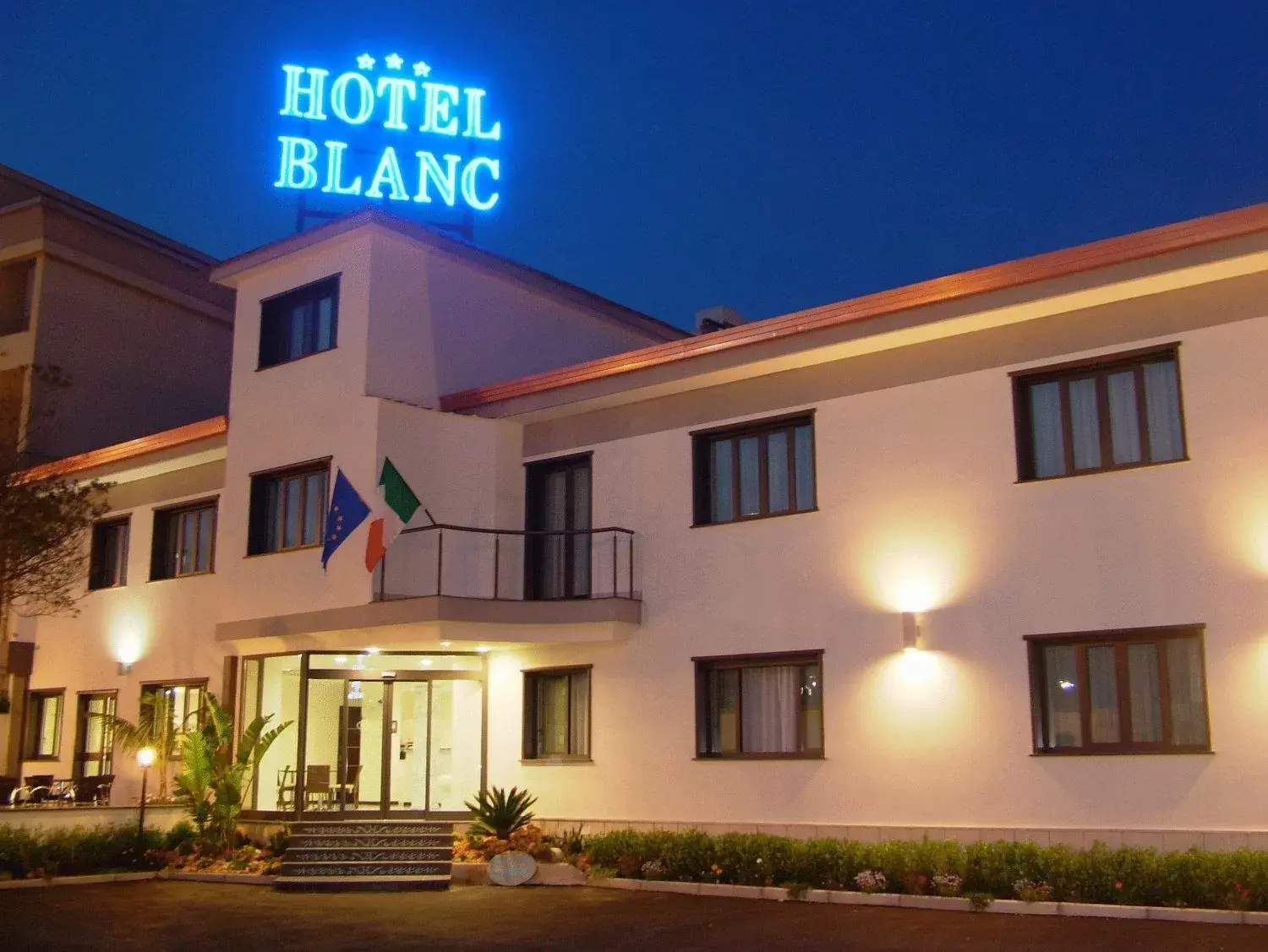 Property building in Hotel Blanc