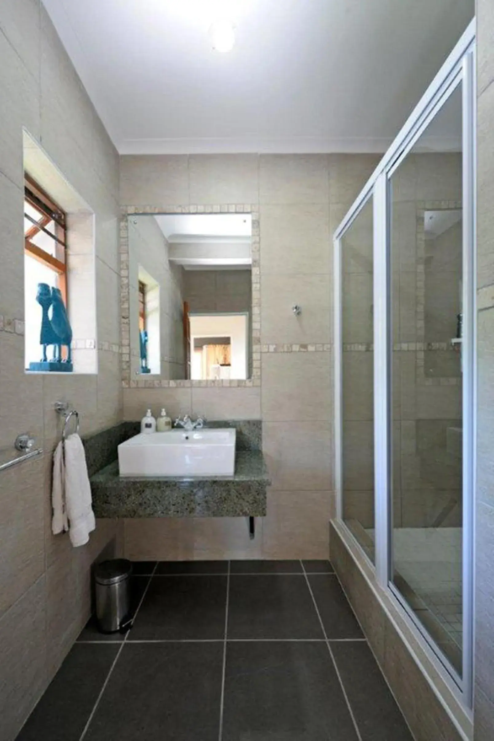 Shower, Bathroom in Bayside Guesthouse