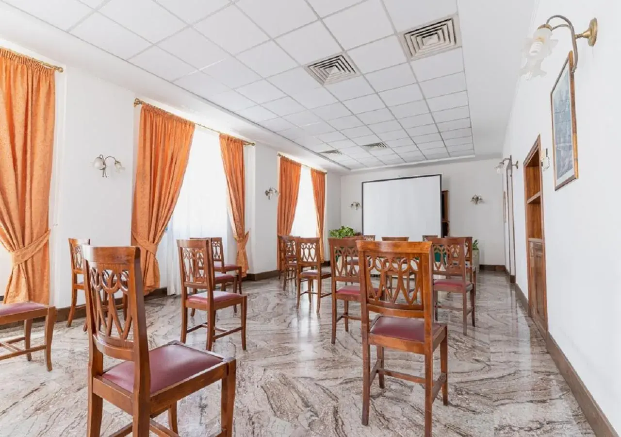 Meeting/conference room, Restaurant/Places to Eat in Hotel Villa Delle Rose