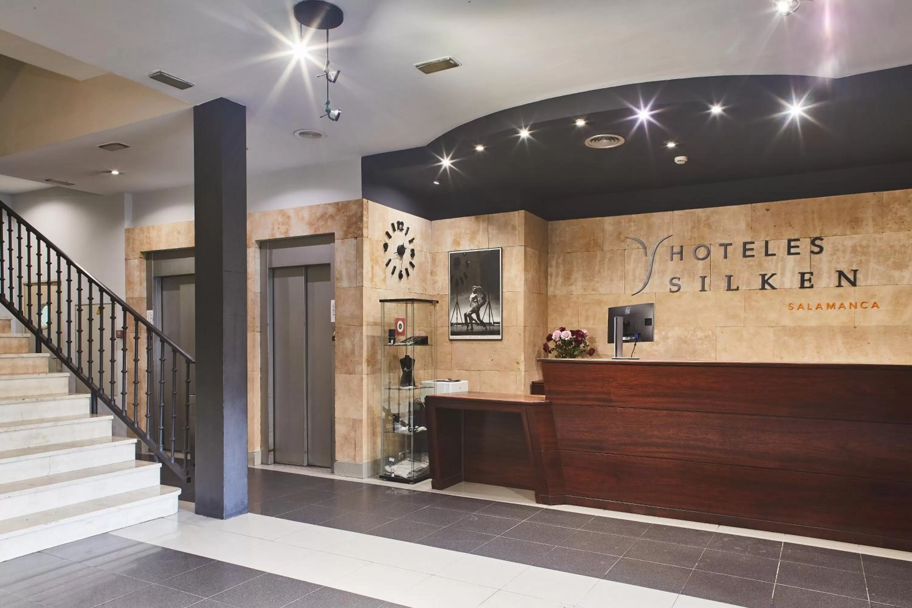 Lobby or reception in Silken Rona Dalba