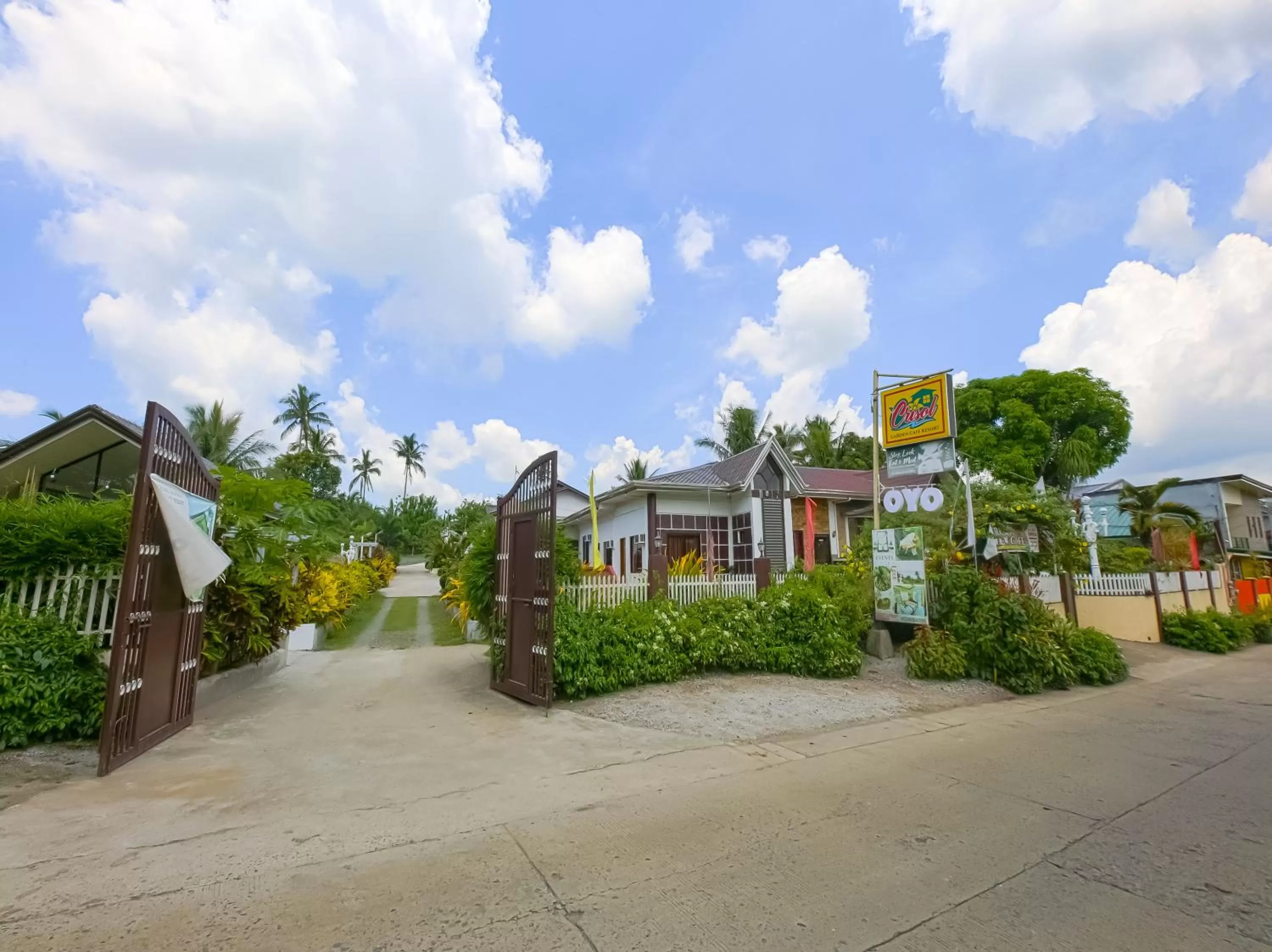 Facade/entrance, Property Building in OYO 784 Laura's Garden Resort