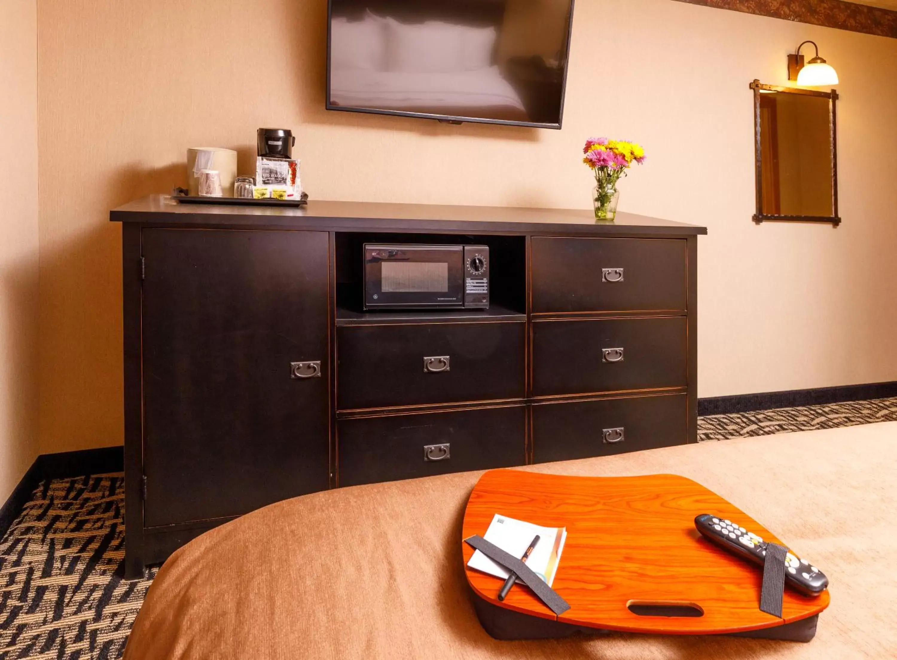 TV and multimedia, TV/Entertainment Center in 49'er Inn & Suites