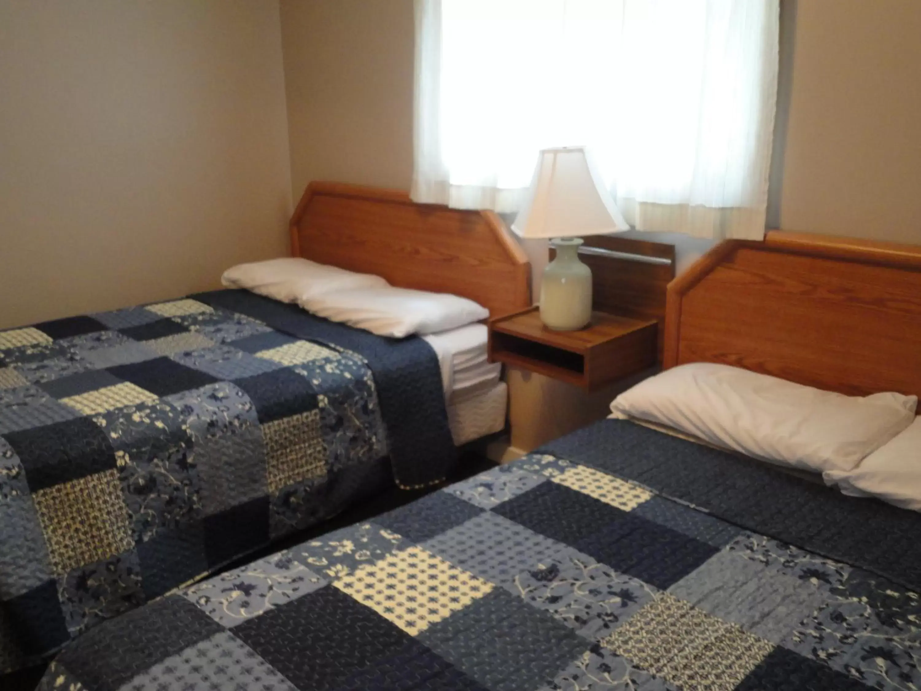 Bedroom, Bed in Apple Tree Inn