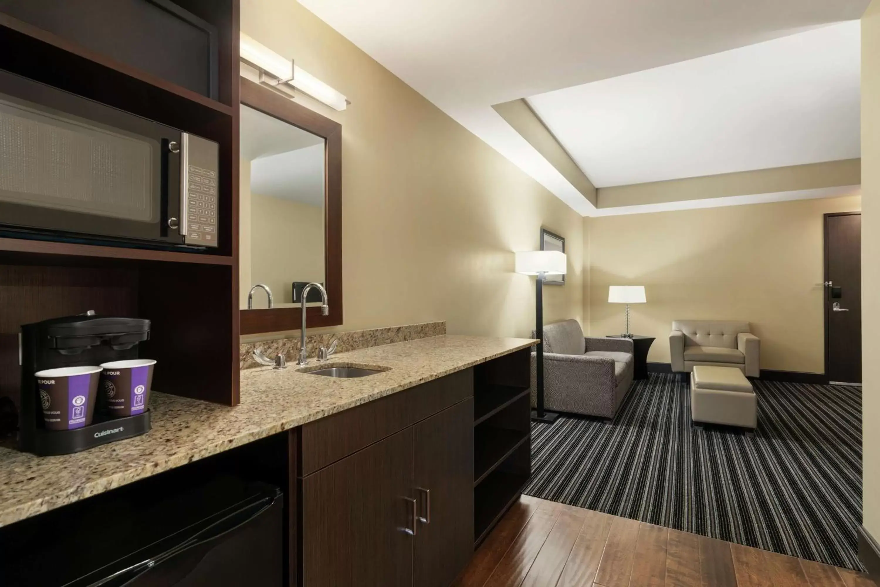 Bedroom, Kitchen/Kitchenette in Embassy Suites by Hilton Salt Lake West Valley City