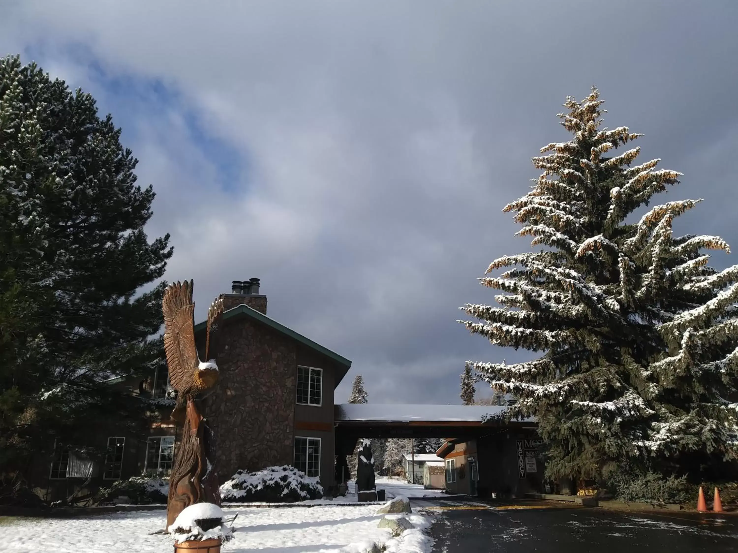 Facade/entrance, Property Building in Chalet Inn