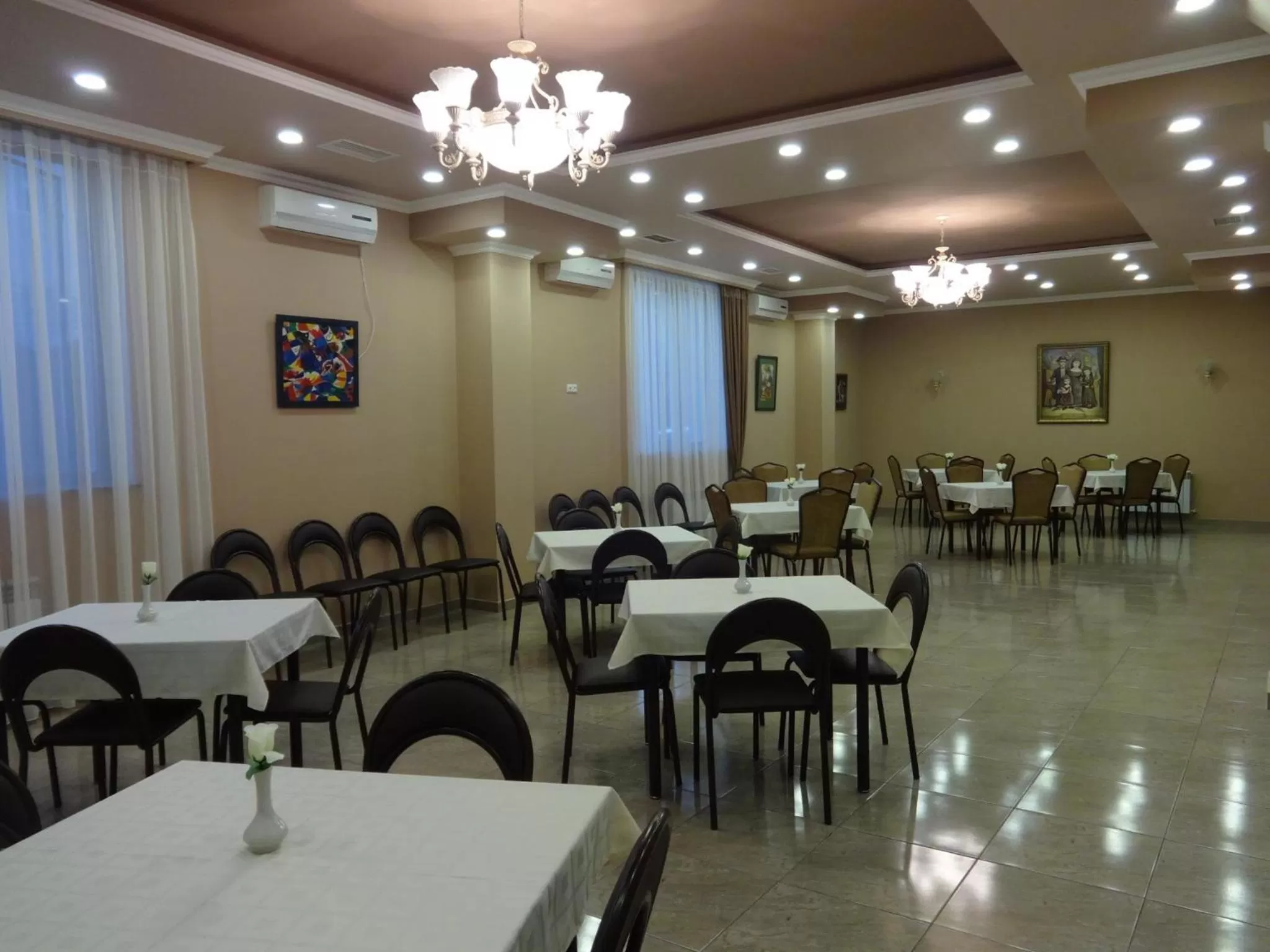 Restaurant/Places to Eat in Eridana Hotel