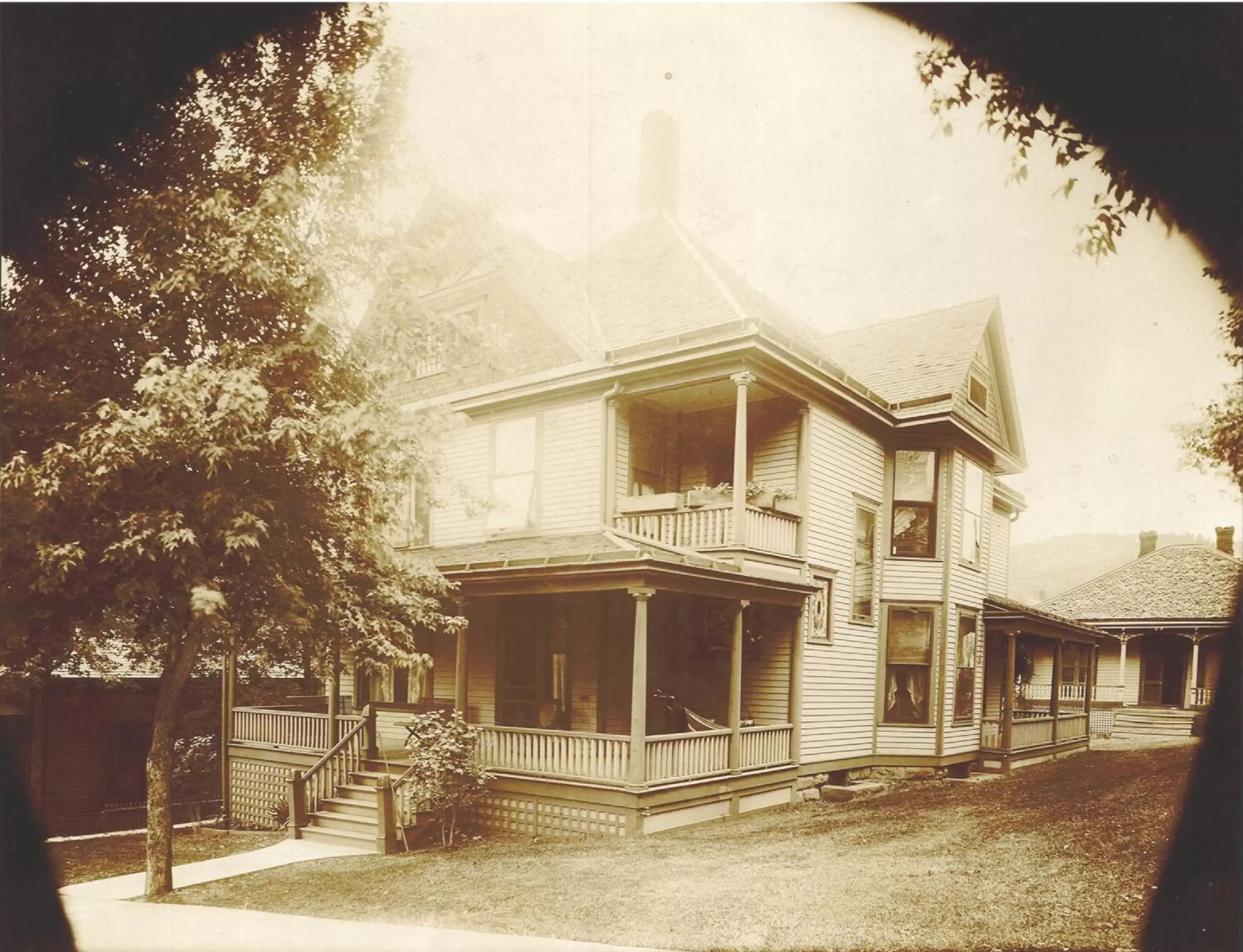Property Building in 1899 Inn