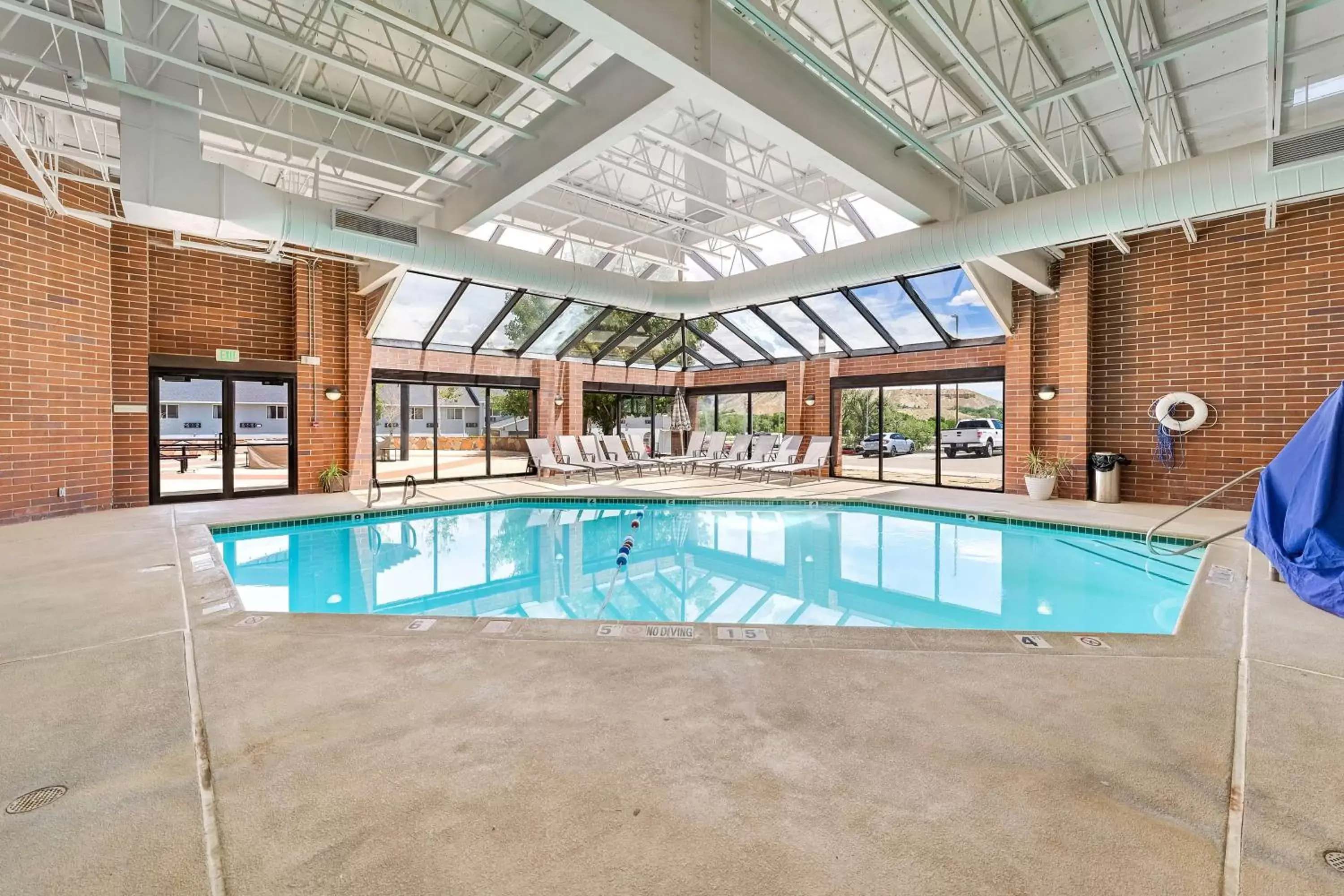 Pool view, Swimming Pool in SureStay Plus Hotel by Best Western Price
