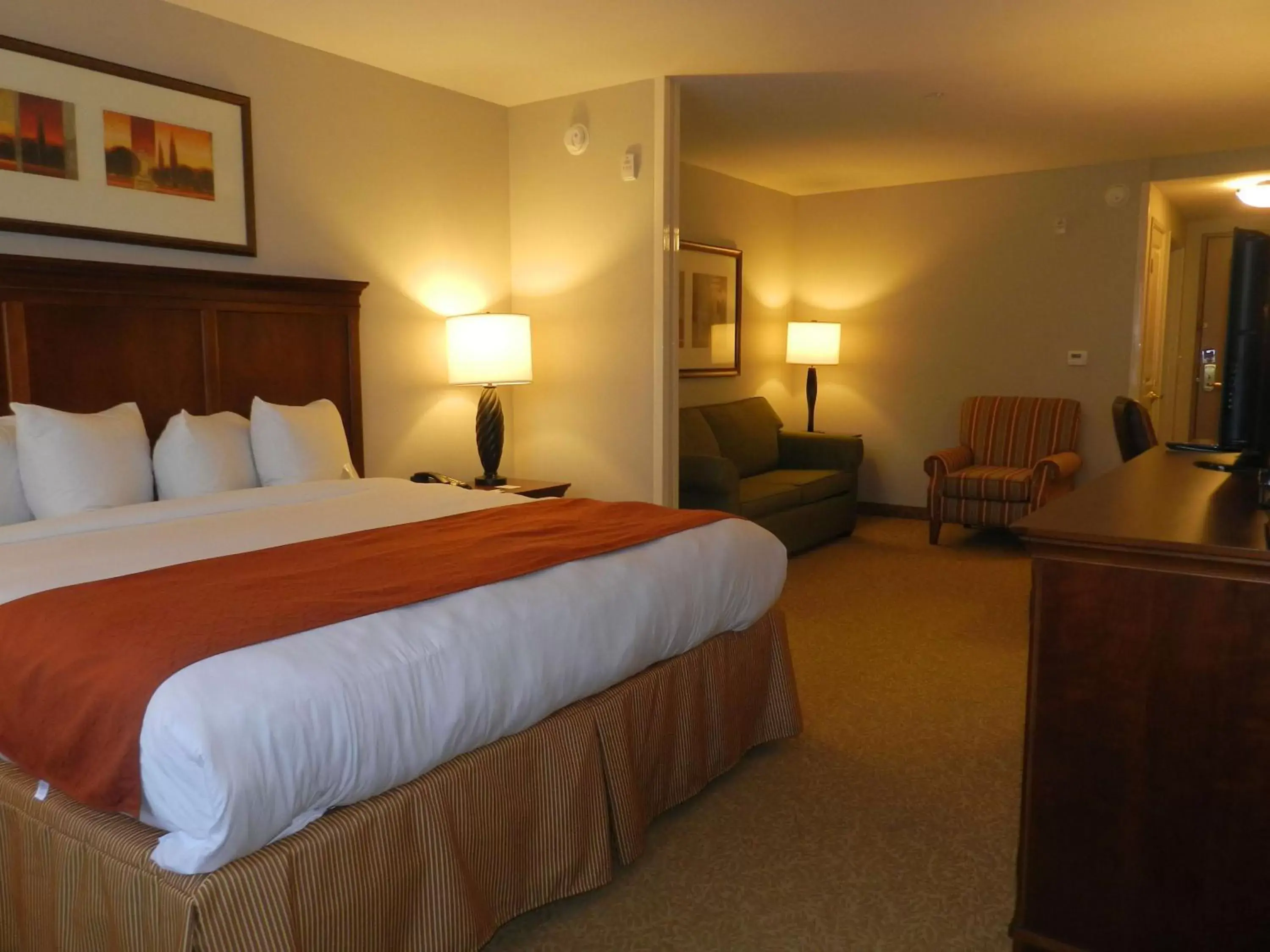 Photo of the whole room, Bed in Country Inn & Suites by Radisson, Braselton, GA