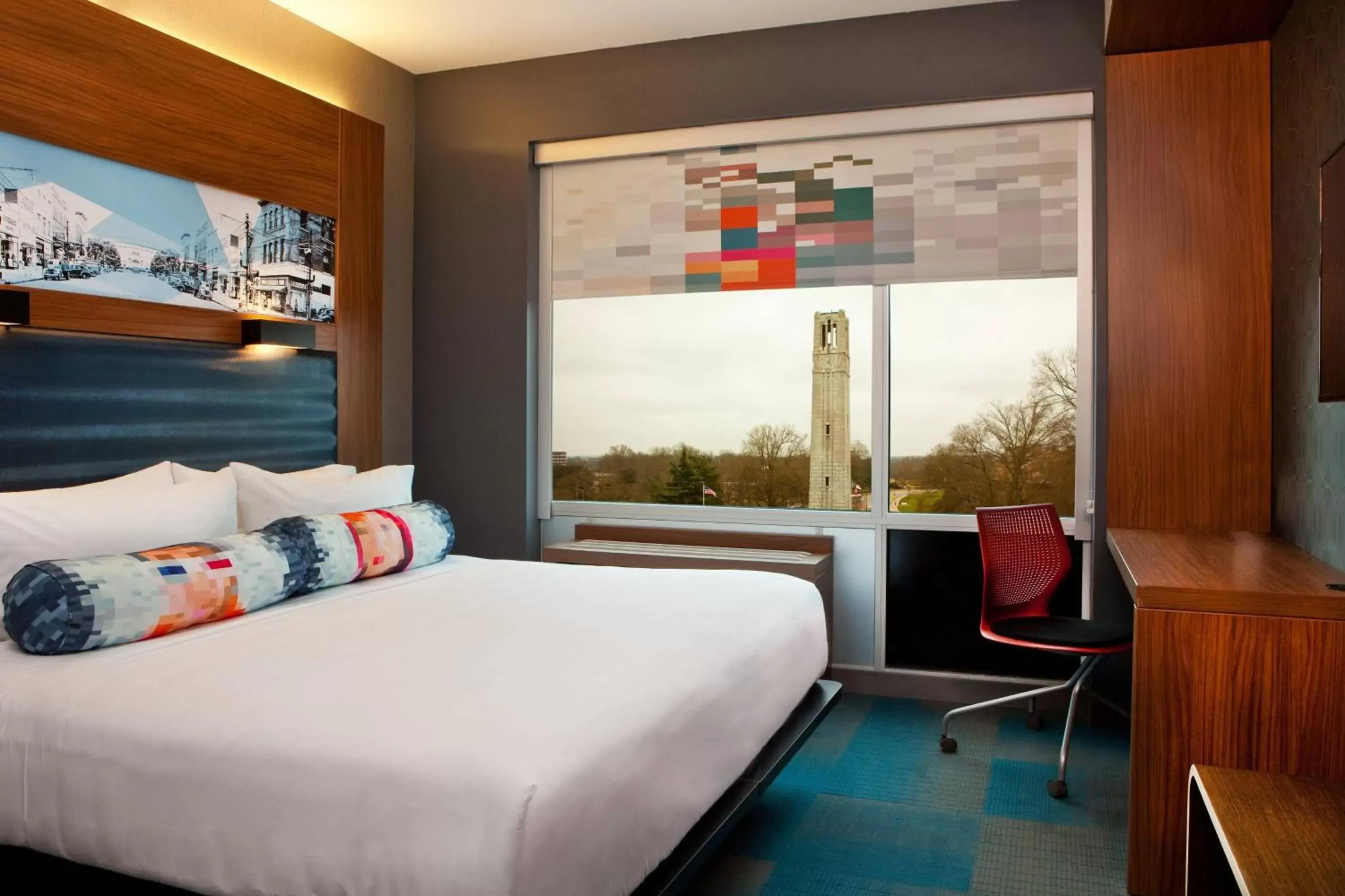 Photo of the whole room, Bed in Aloft Raleigh