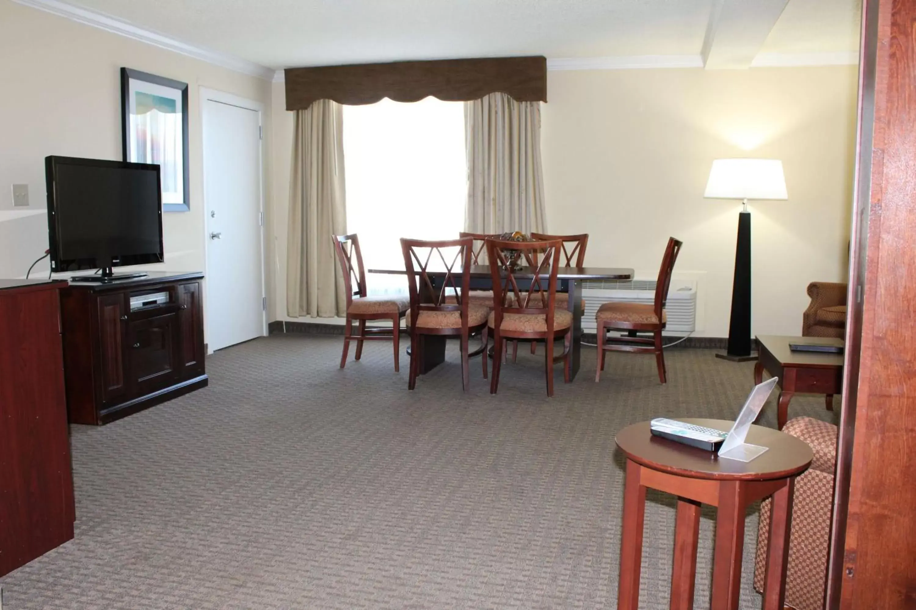 View (from property/room), Seating Area in Best Western Plus Burlington