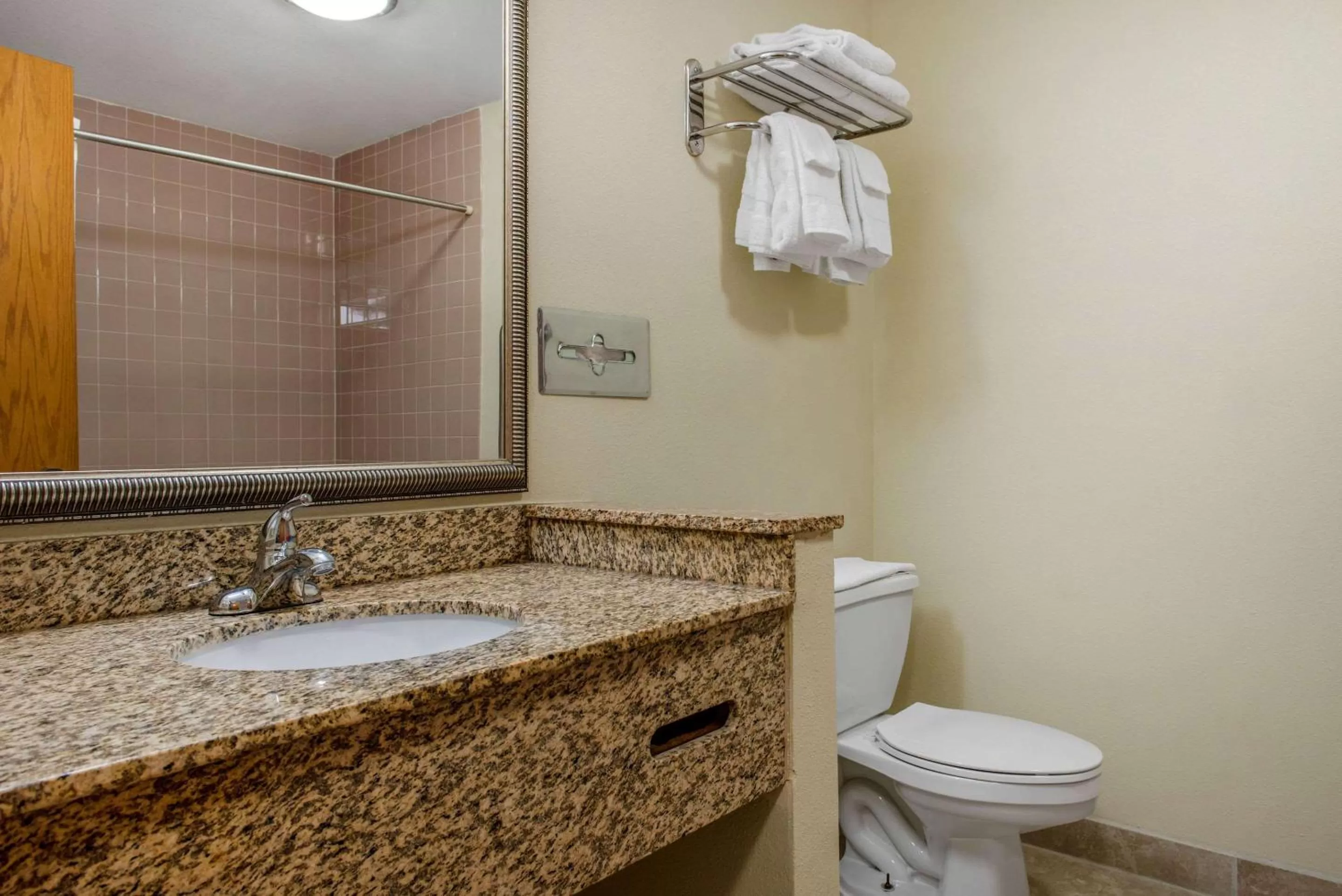 Photo of the whole room in Quality Inn Bloomington Near University