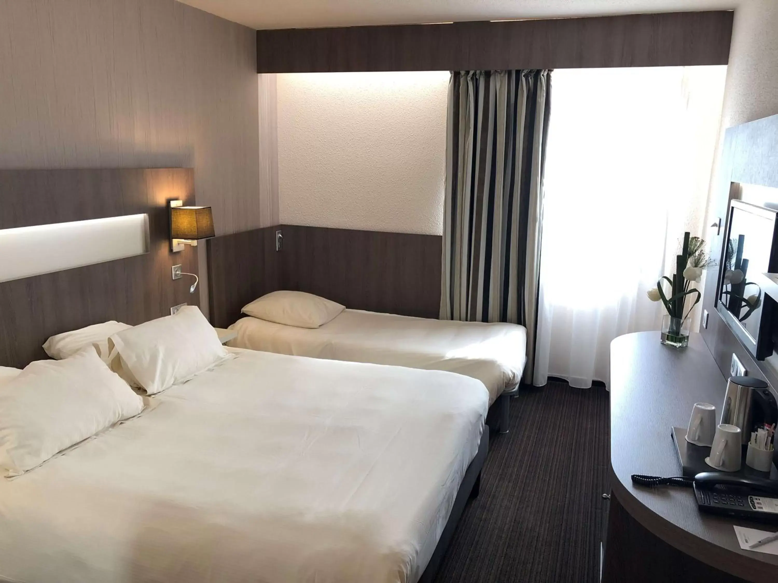 Photo of the whole room, Bed in Best Western Marseille Aeroport