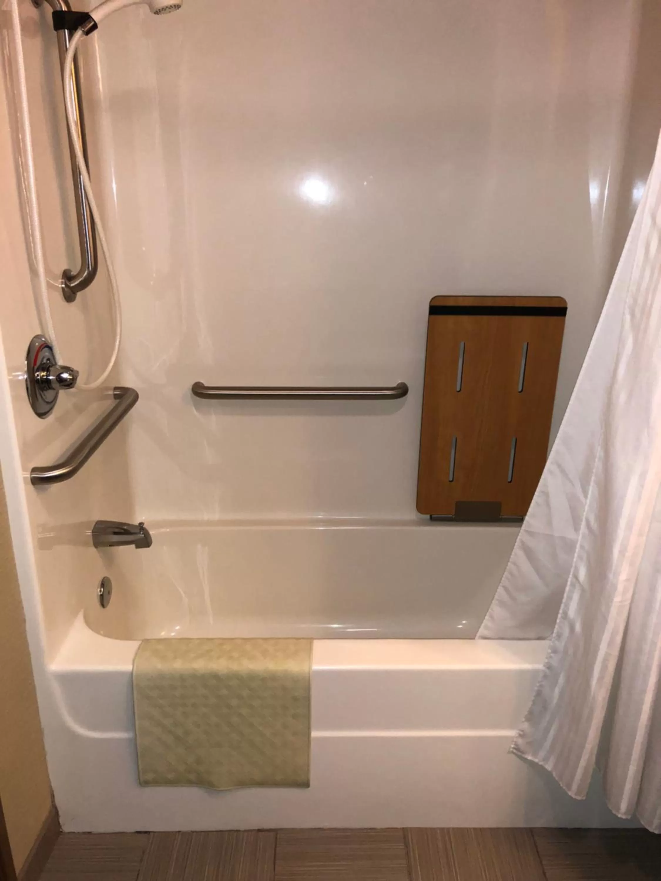 Countryview Inn & Suites