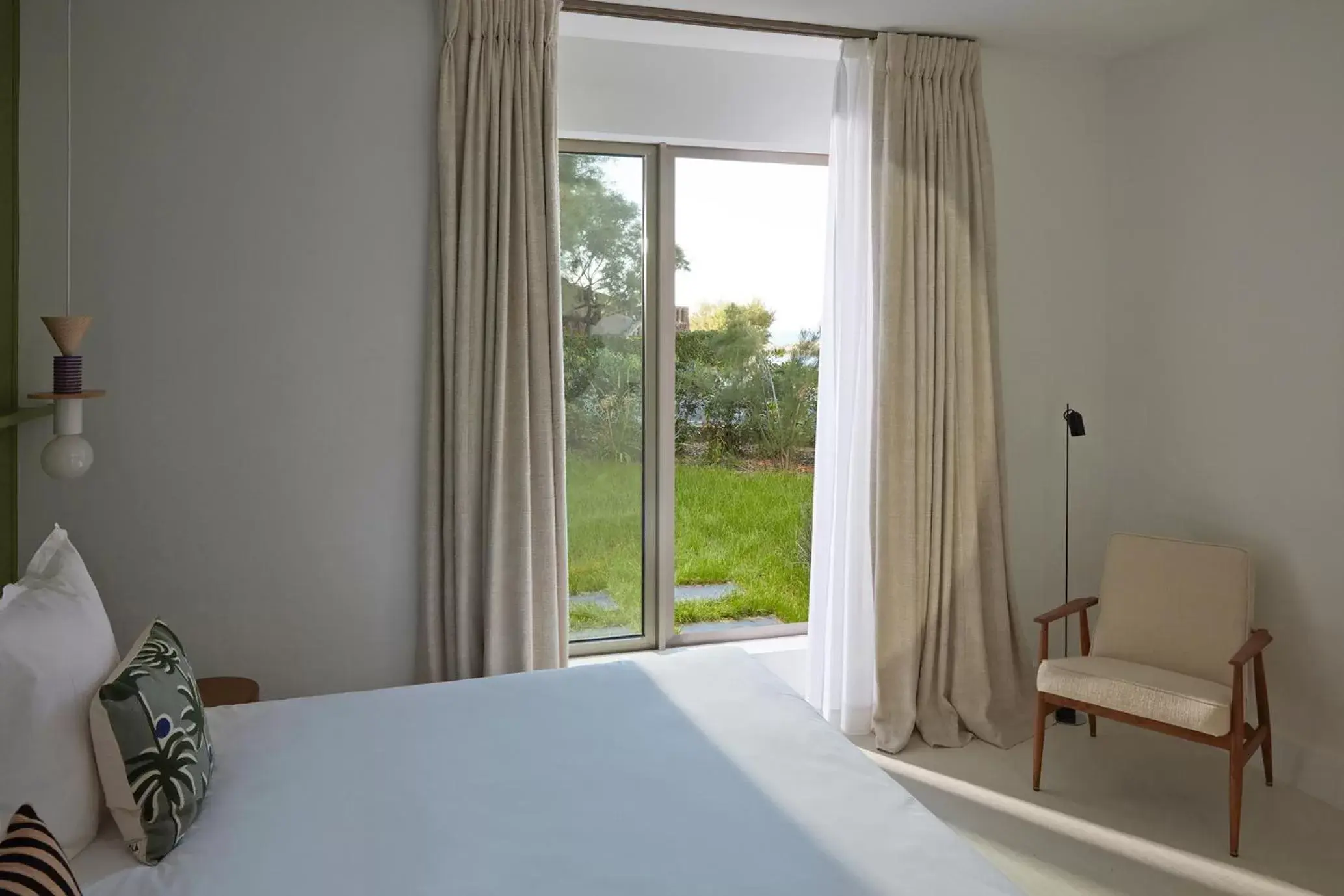 Garden view, Bed in Hotel de La Plage - Nouvel Etablissement