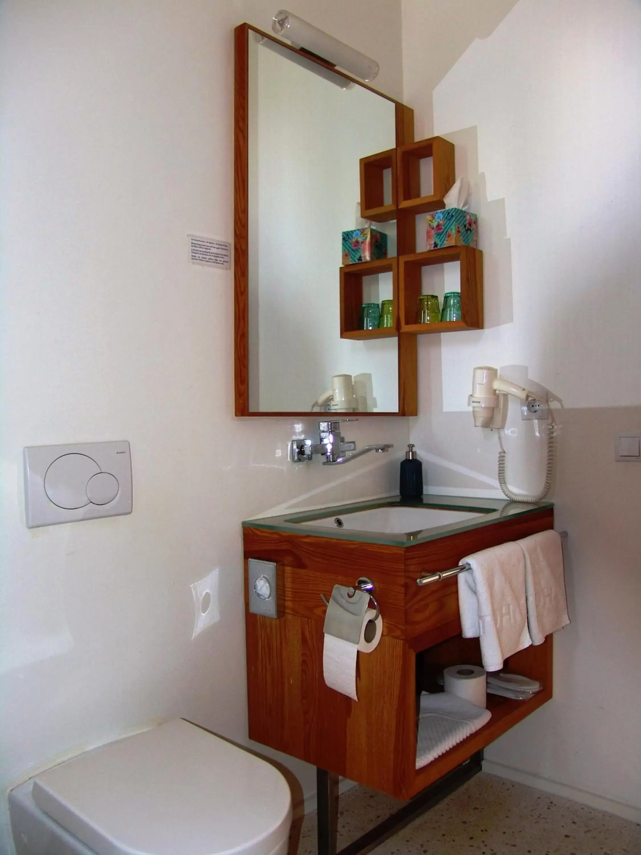 Bathroom in Hotel Gracanica Bathroom in Hotel Gracanica