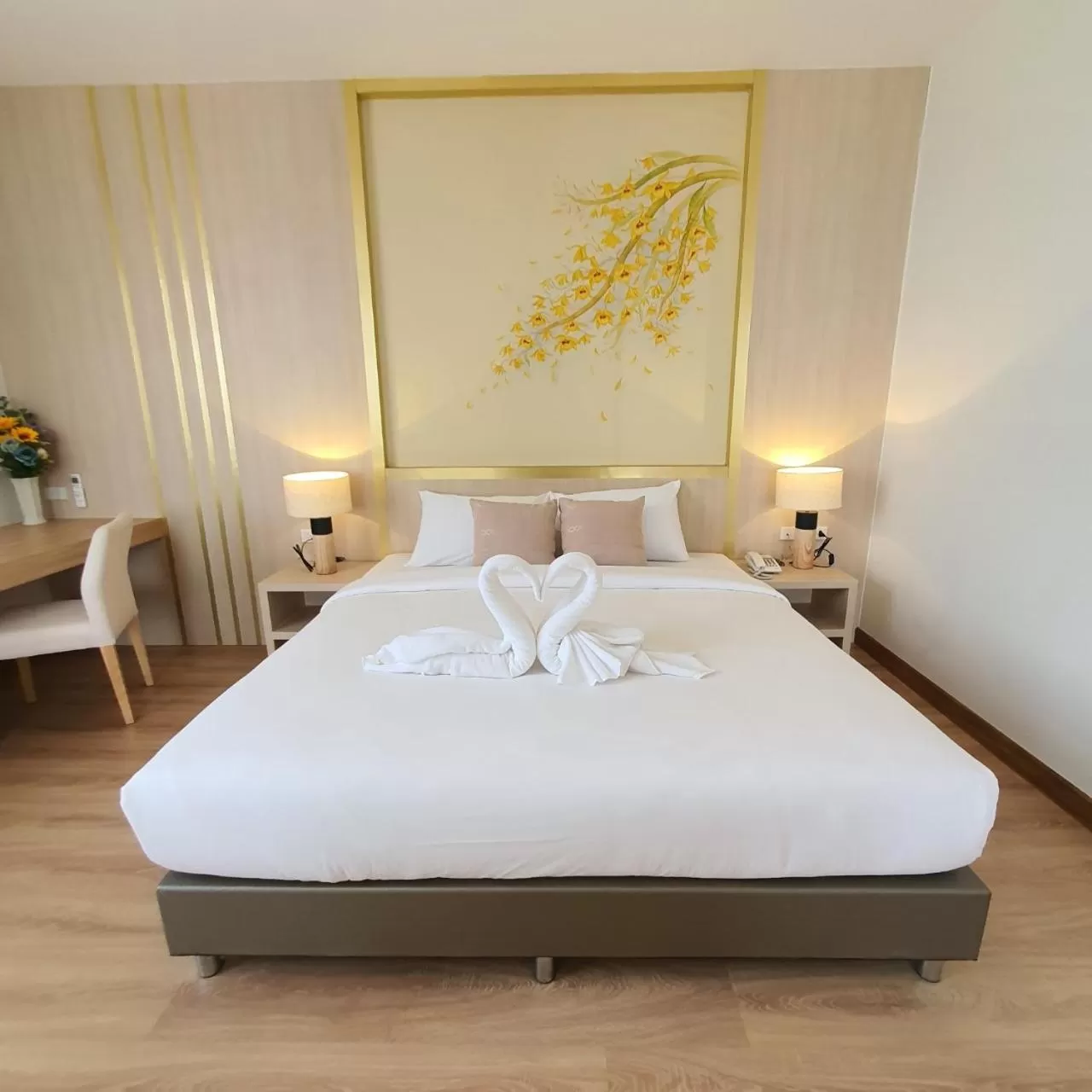 Bed in Lueangchan Orchid Hotel