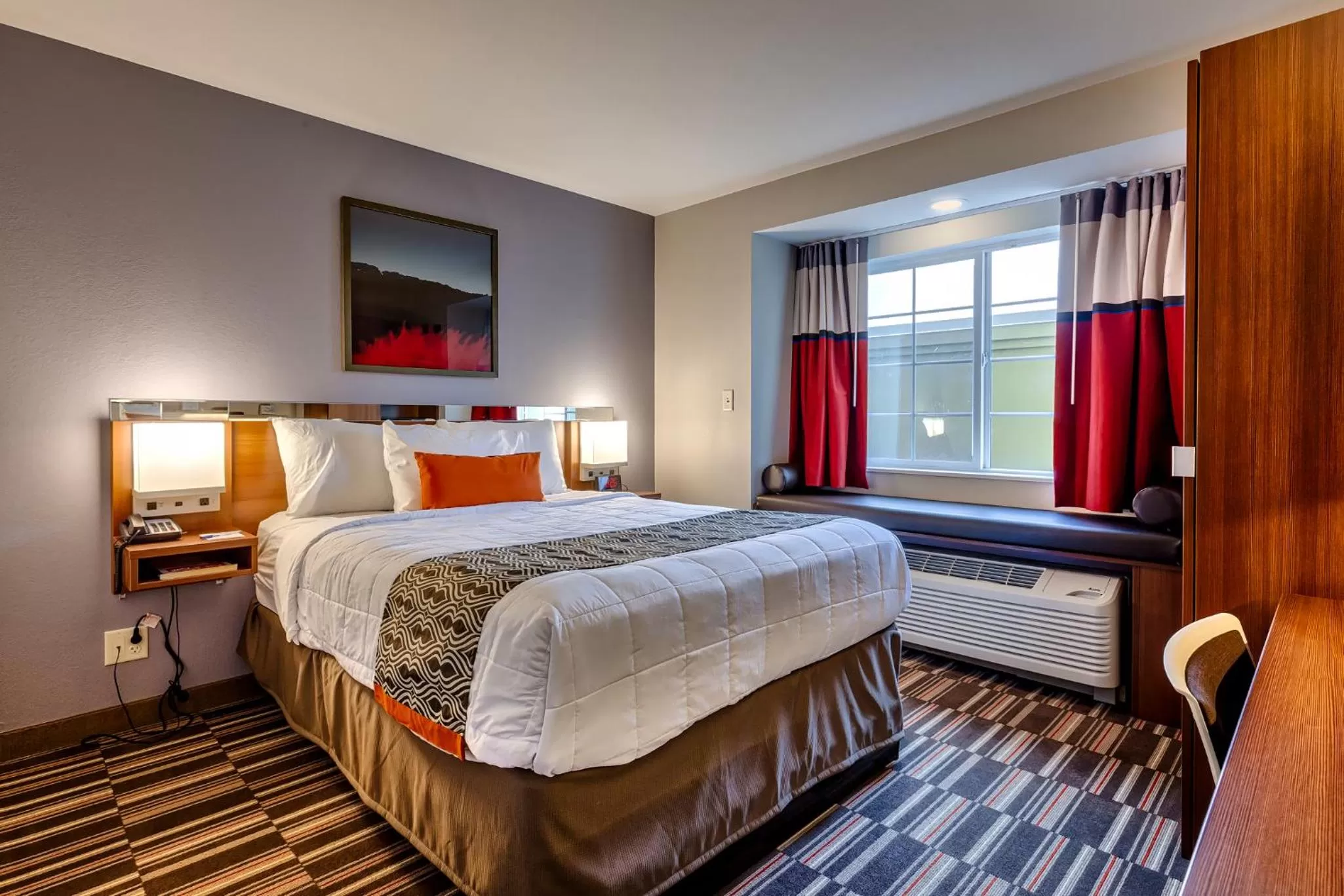 Bed in Microtel Inn & Suites by Wyndham Niagara Falls