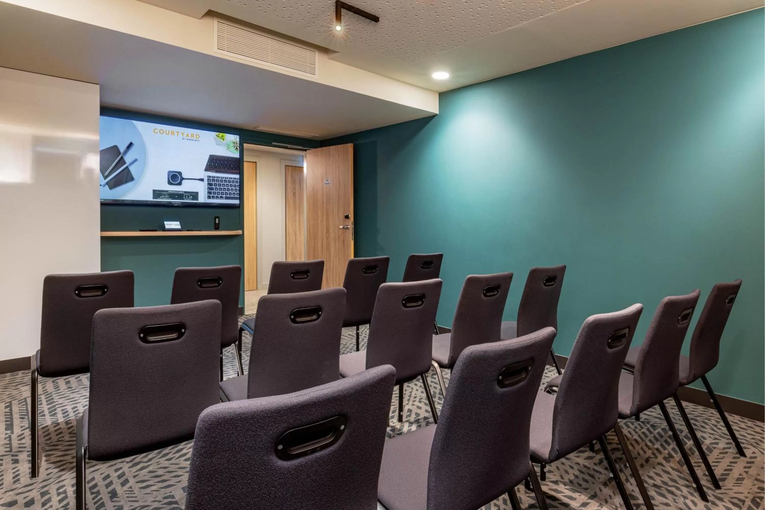 Meeting/conference room in Courtyard by Marriott Paris Charles de Gaulle Central Airport