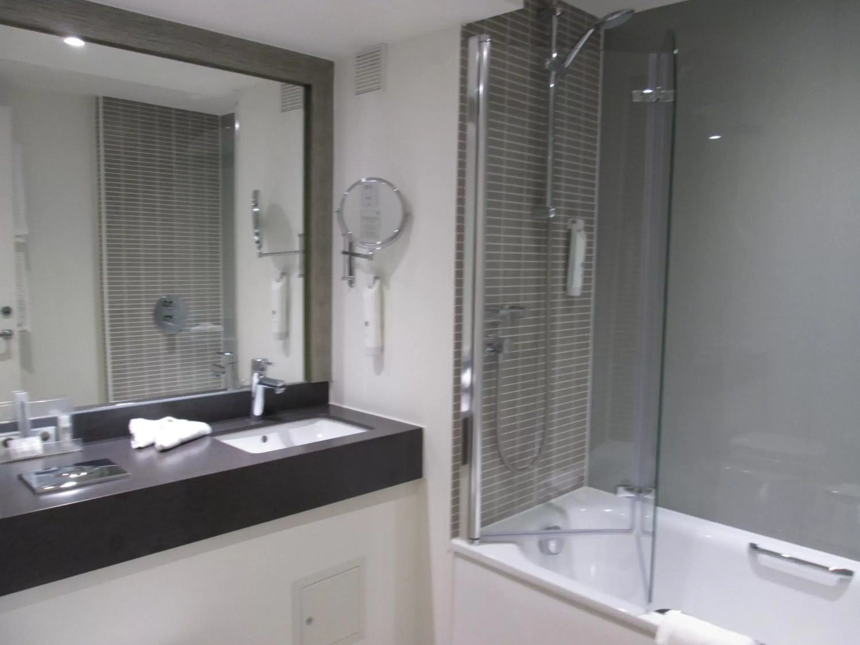 Bedroom, Bathroom in Holiday Inn Slough Windsor, an IHG Hotel