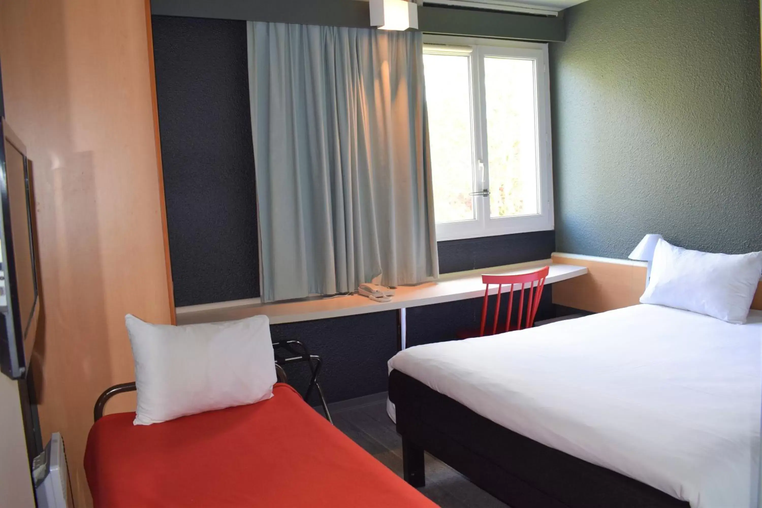 Bed in ibis Chartres Ouest Luce