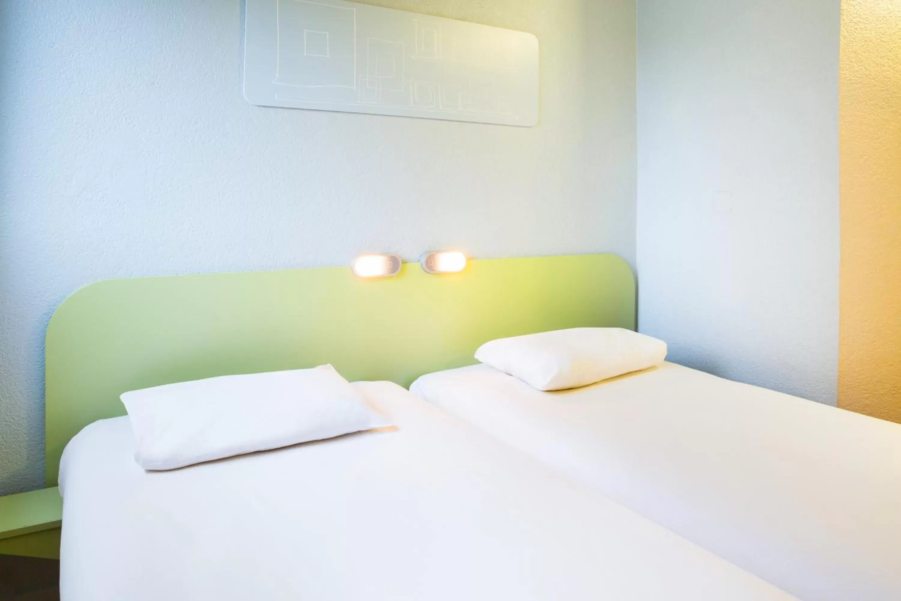 Bedroom, Bed in ibis budget Thonon Les Bains